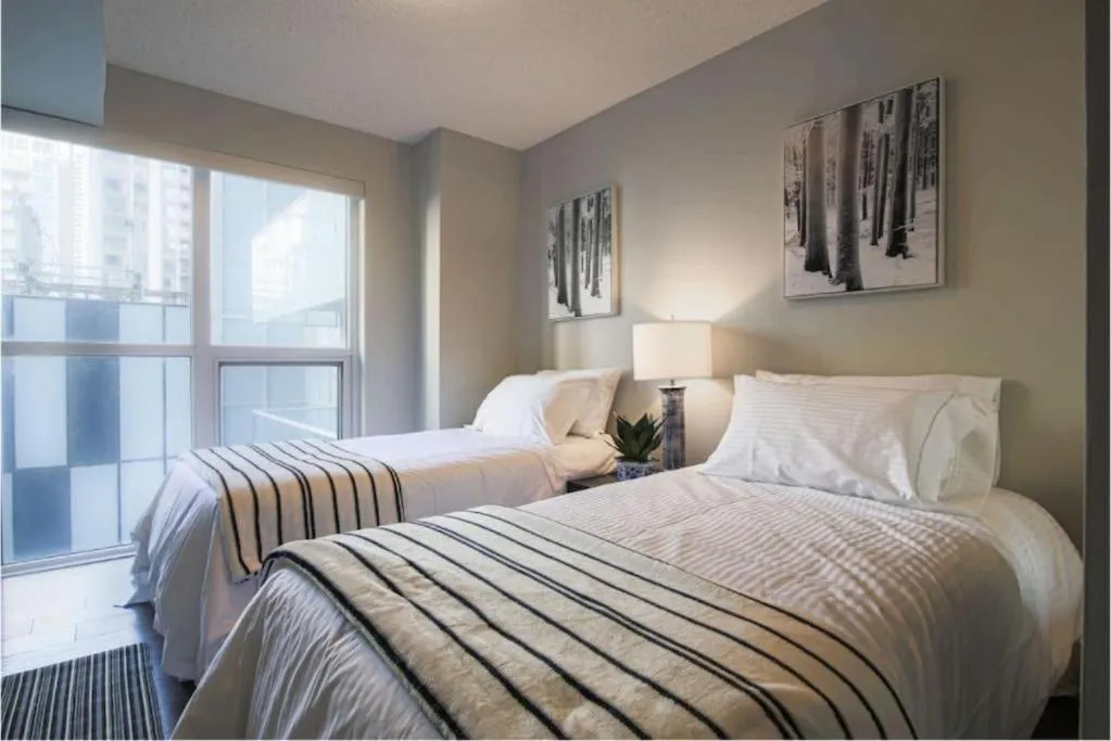Bedroom, Bed in Skyline Suites - Walk to MTCC, ACC, Rogers Centre & Entertainment District