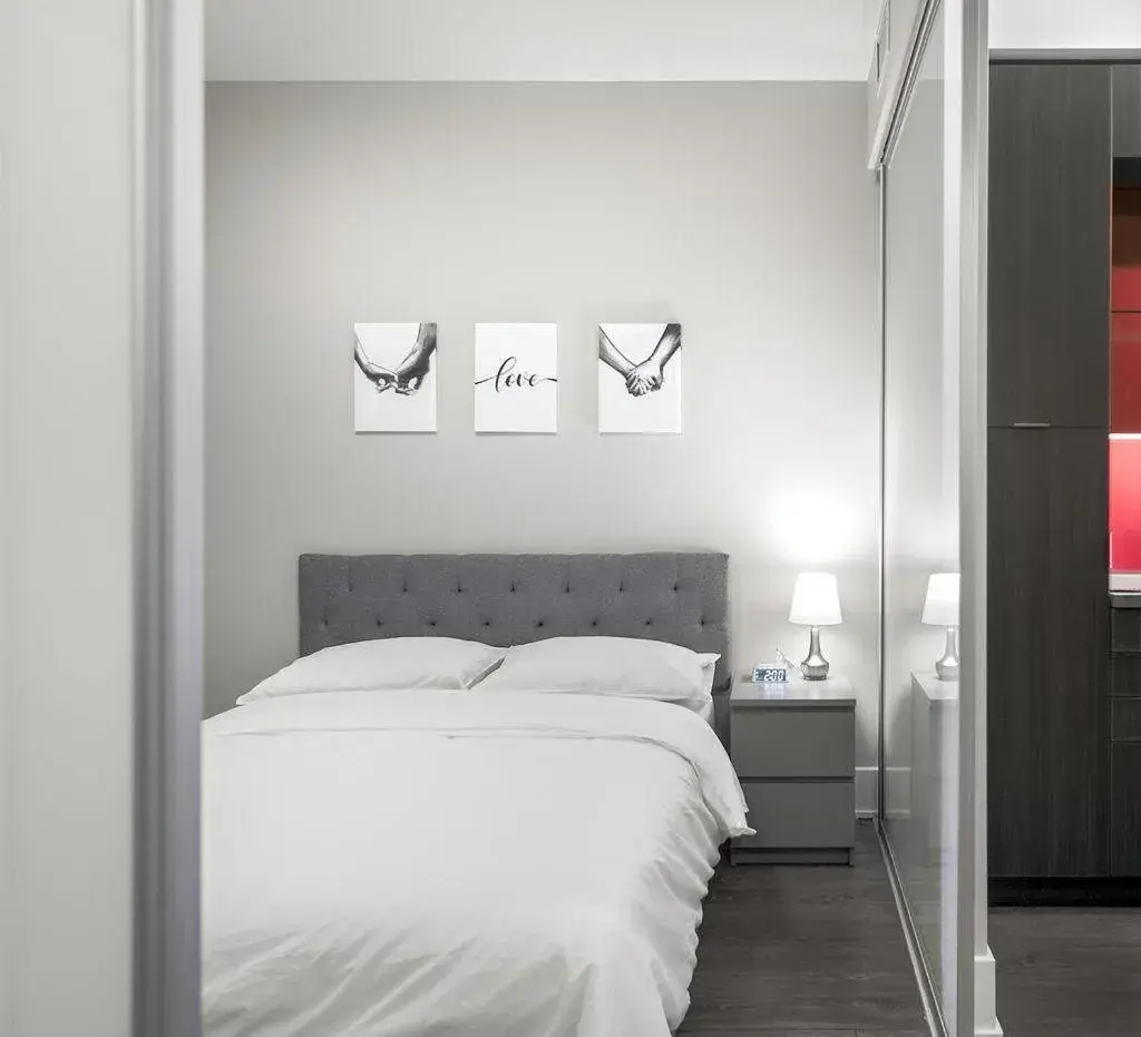 Two-Bedroom Suite in Skyline Suites - Walk to MTCC, ACC, Rogers Centre & Entertainment District Two-Bedroom Suite in Skyline Suites - Walk to MTCC, ACC, Rogers Centre & Entertainment District