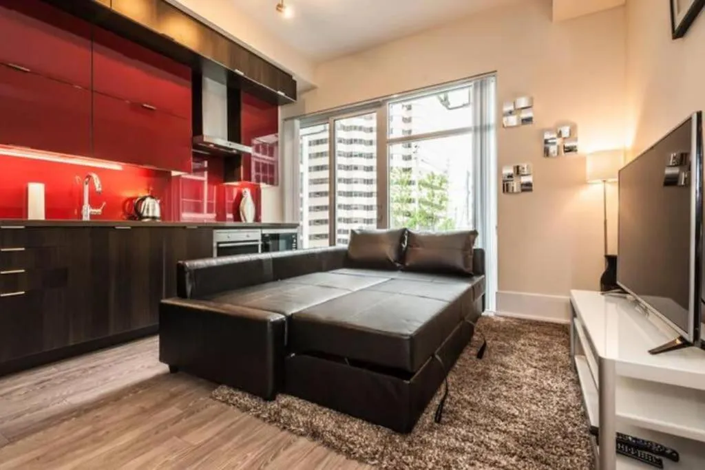 Bed in Skyline Suites - Walk to MTCC, ACC, Rogers Centre & Entertainment District