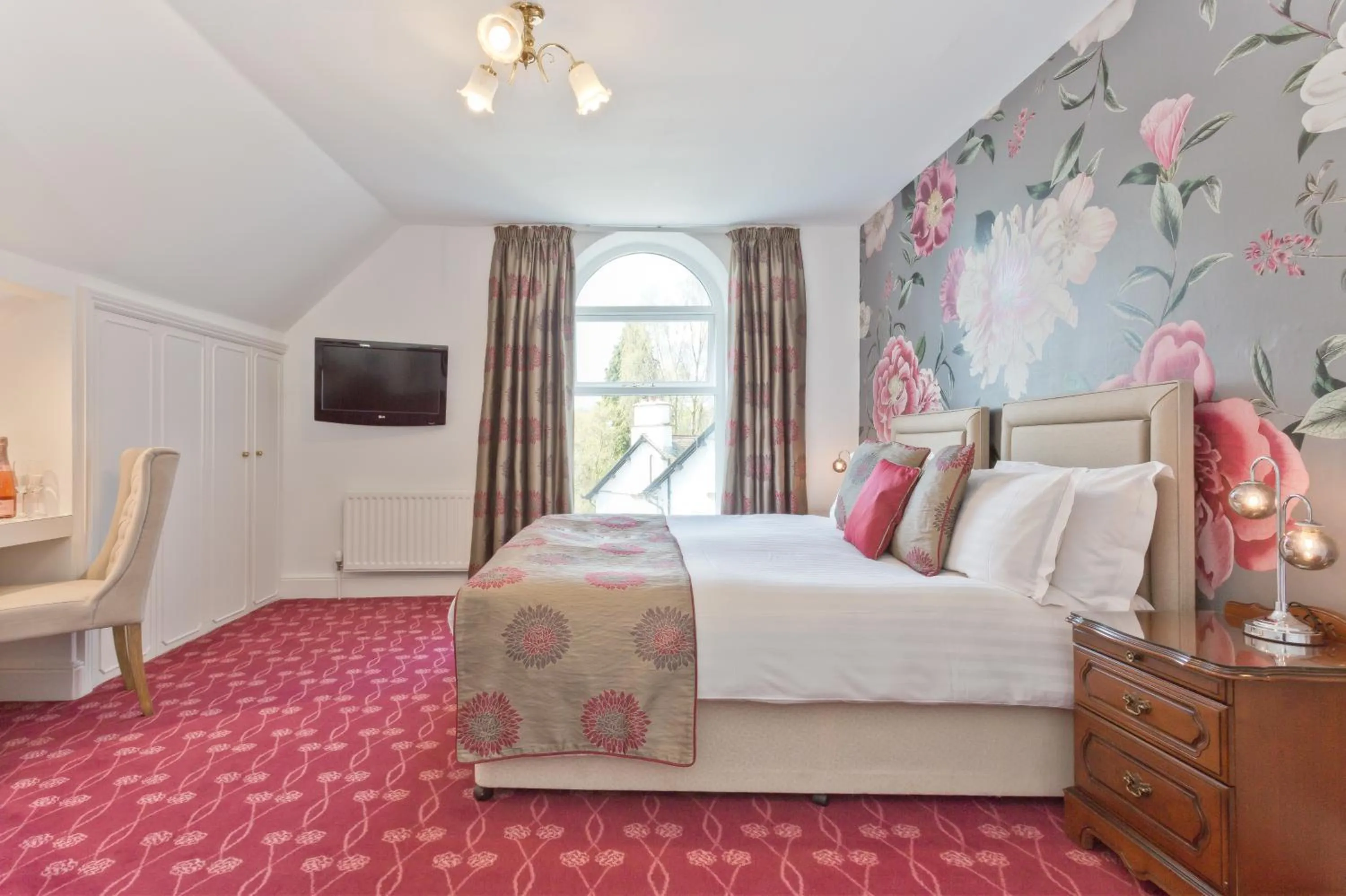 Bedroom, Bed in Burn How Garden Hotel - Bowness on Windermere