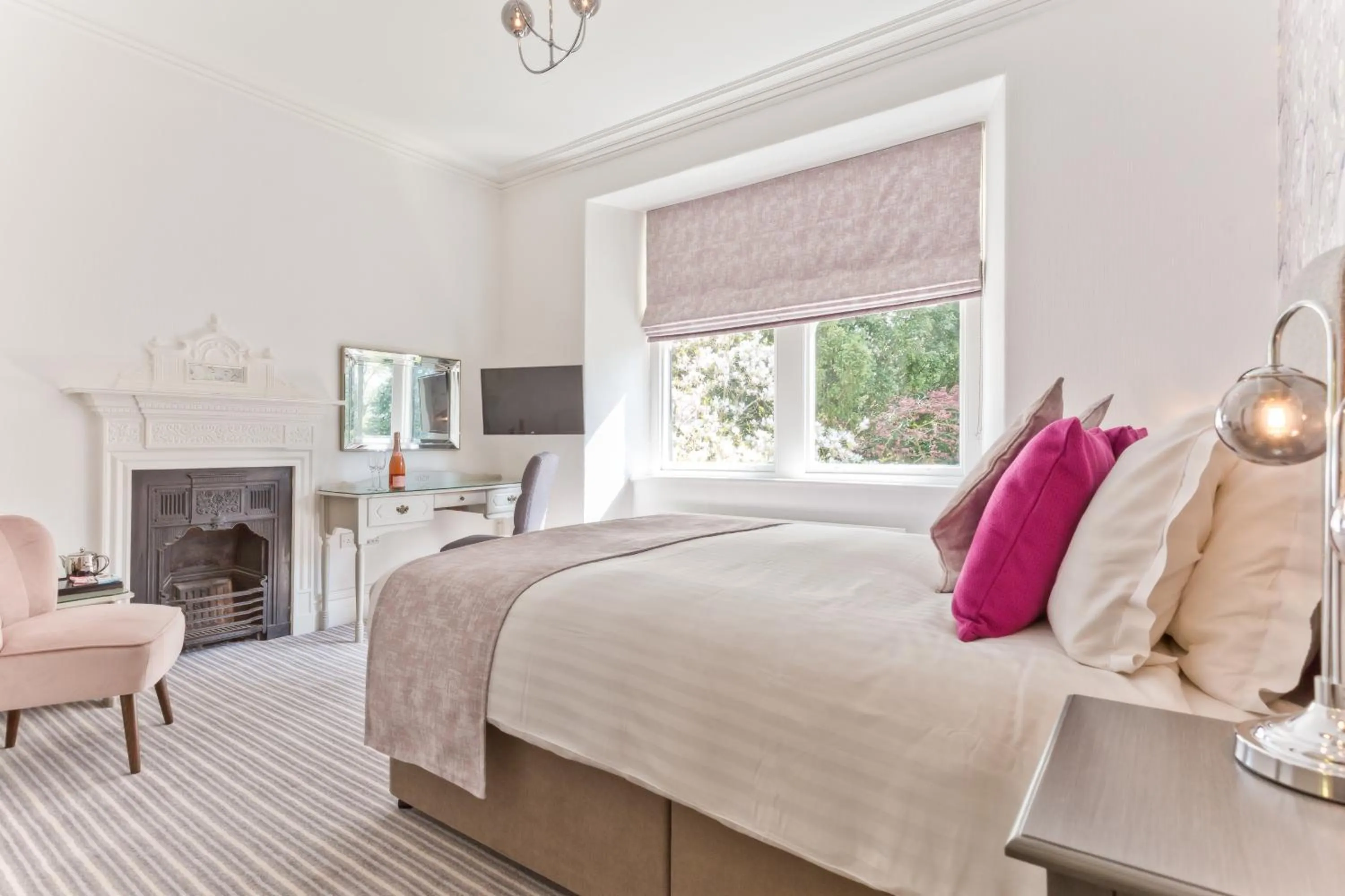 Bedroom, Bed in Burn How Garden Hotel - Bowness on Windermere