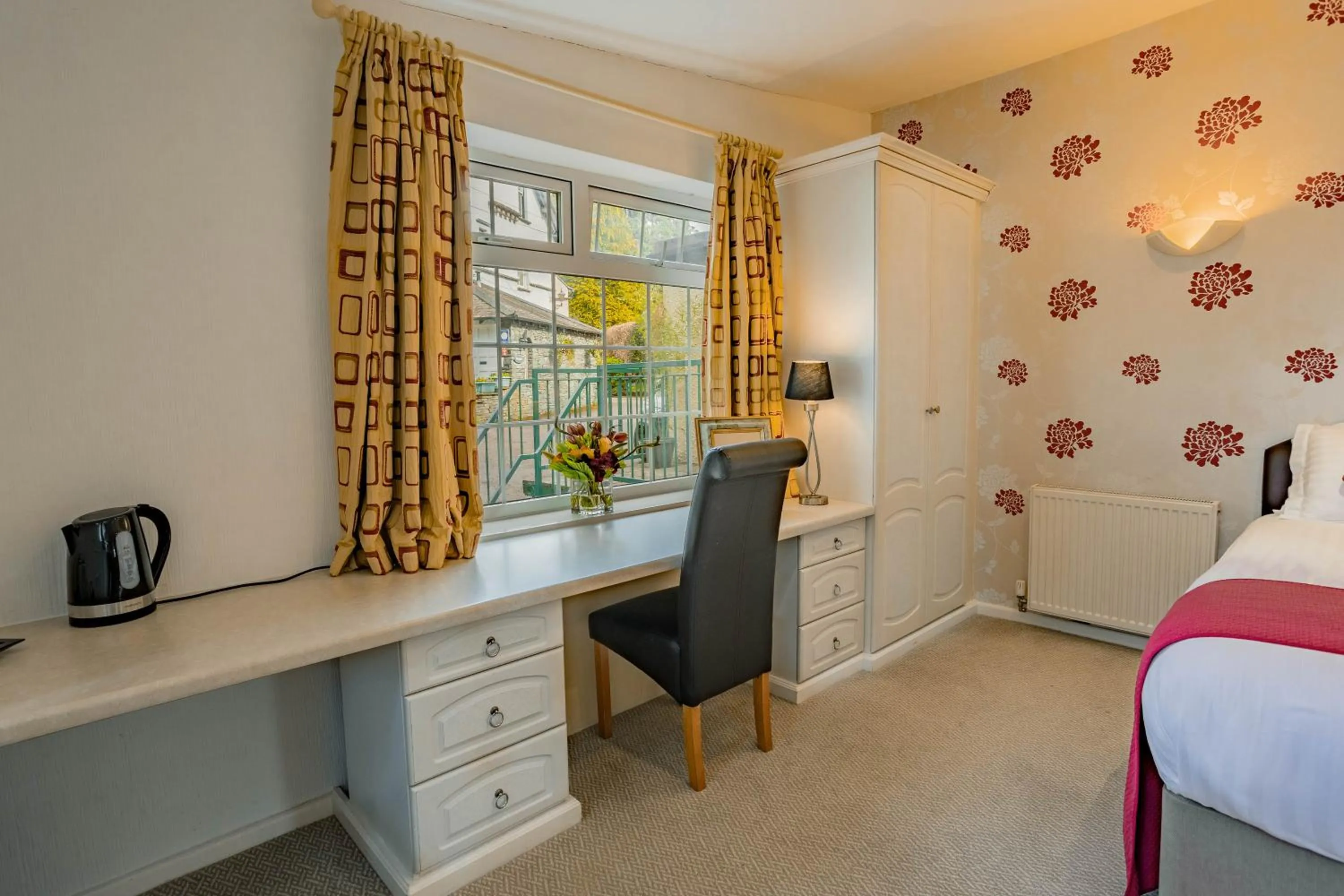 Bedroom, Bed in Burn How Garden Hotel - Bowness on Windermere