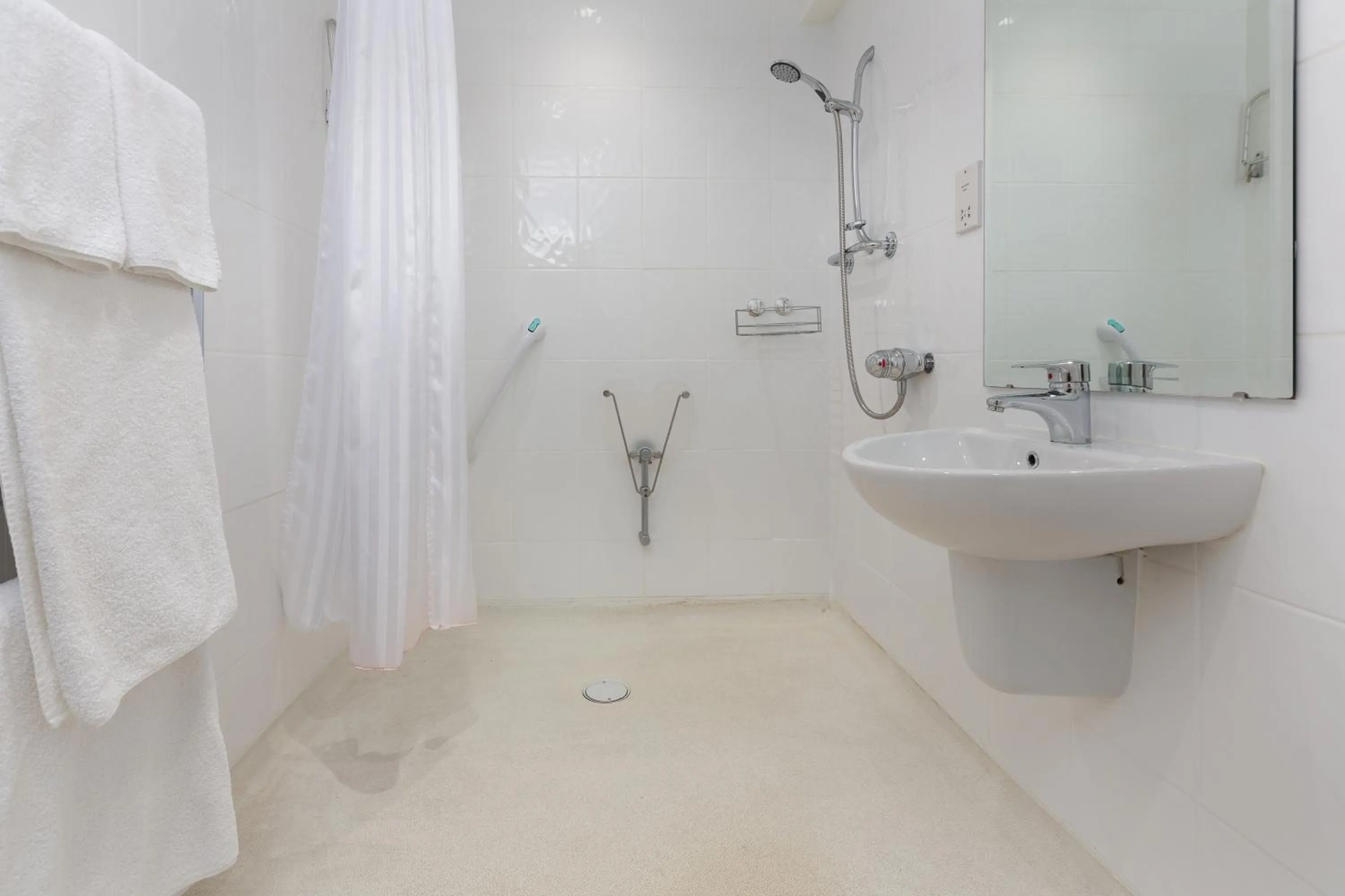 Bathroom in Burn How Garden Hotel - Bowness on Windermere