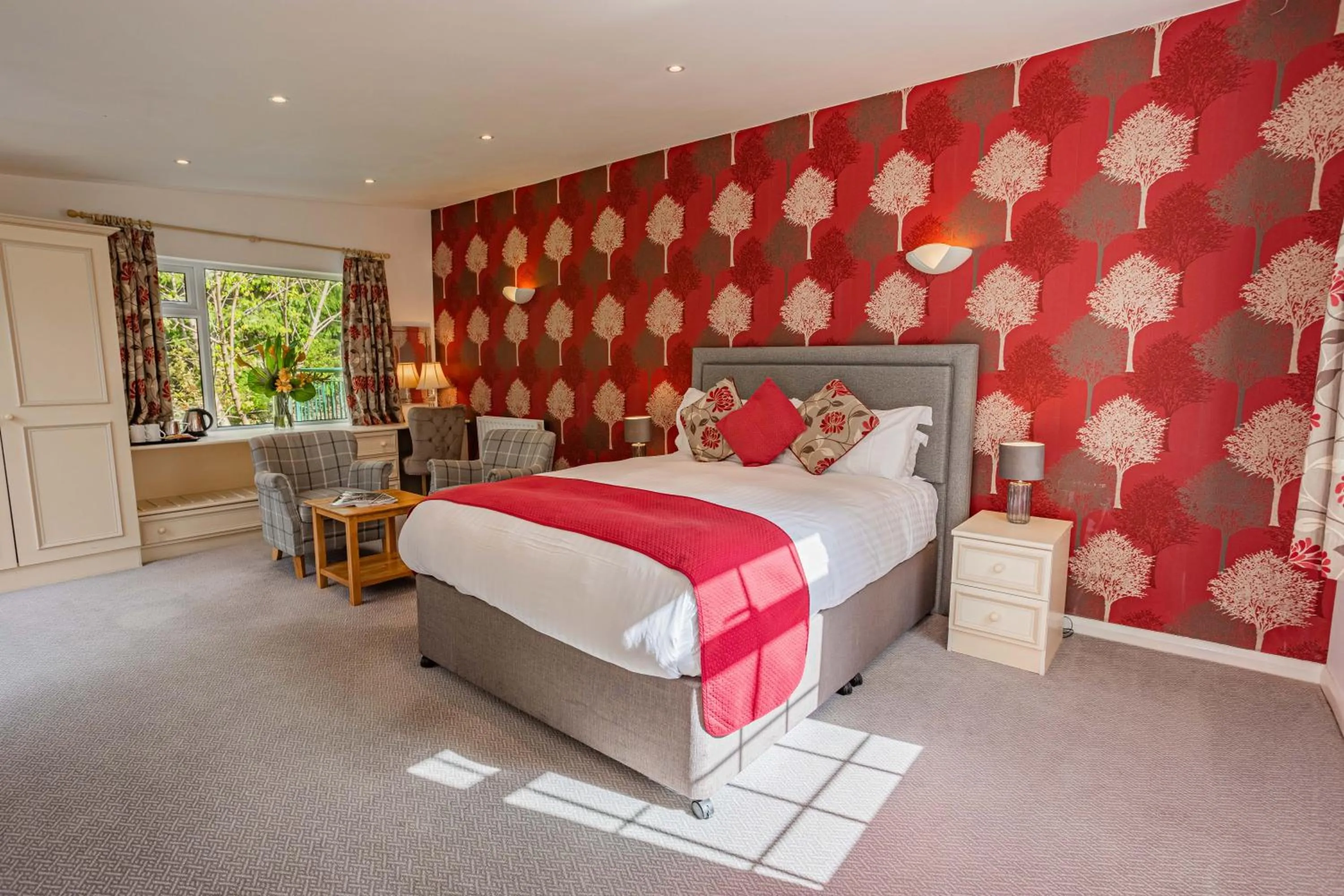 Bedroom, Bed in Burn How Garden Hotel - Bowness on Windermere