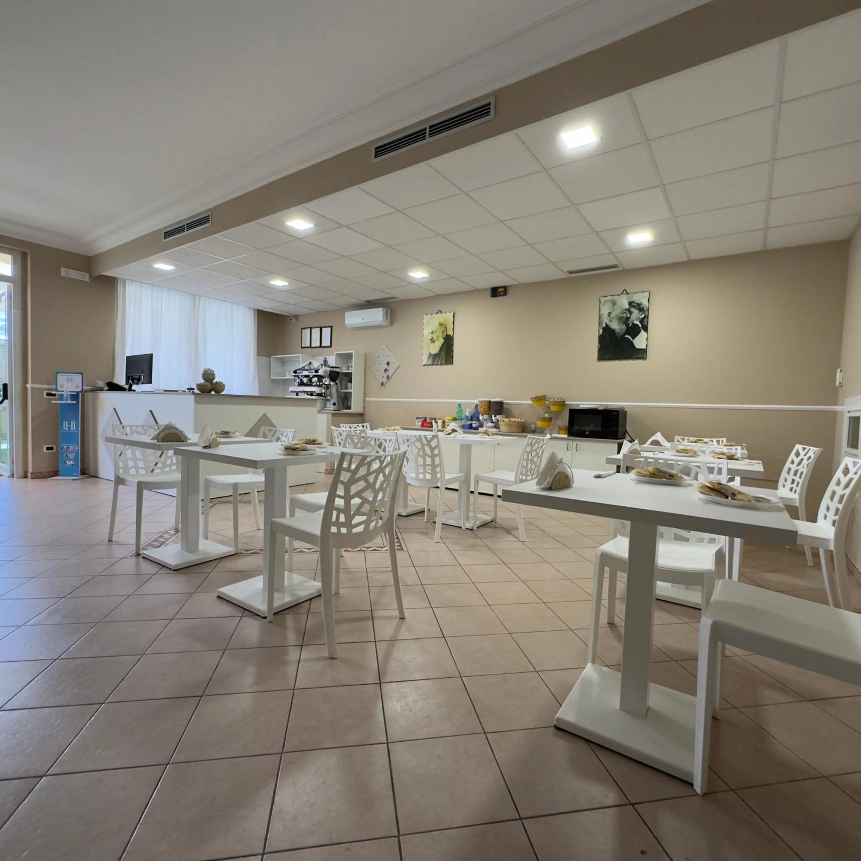 Restaurant/places to eat in Hotel Immagine