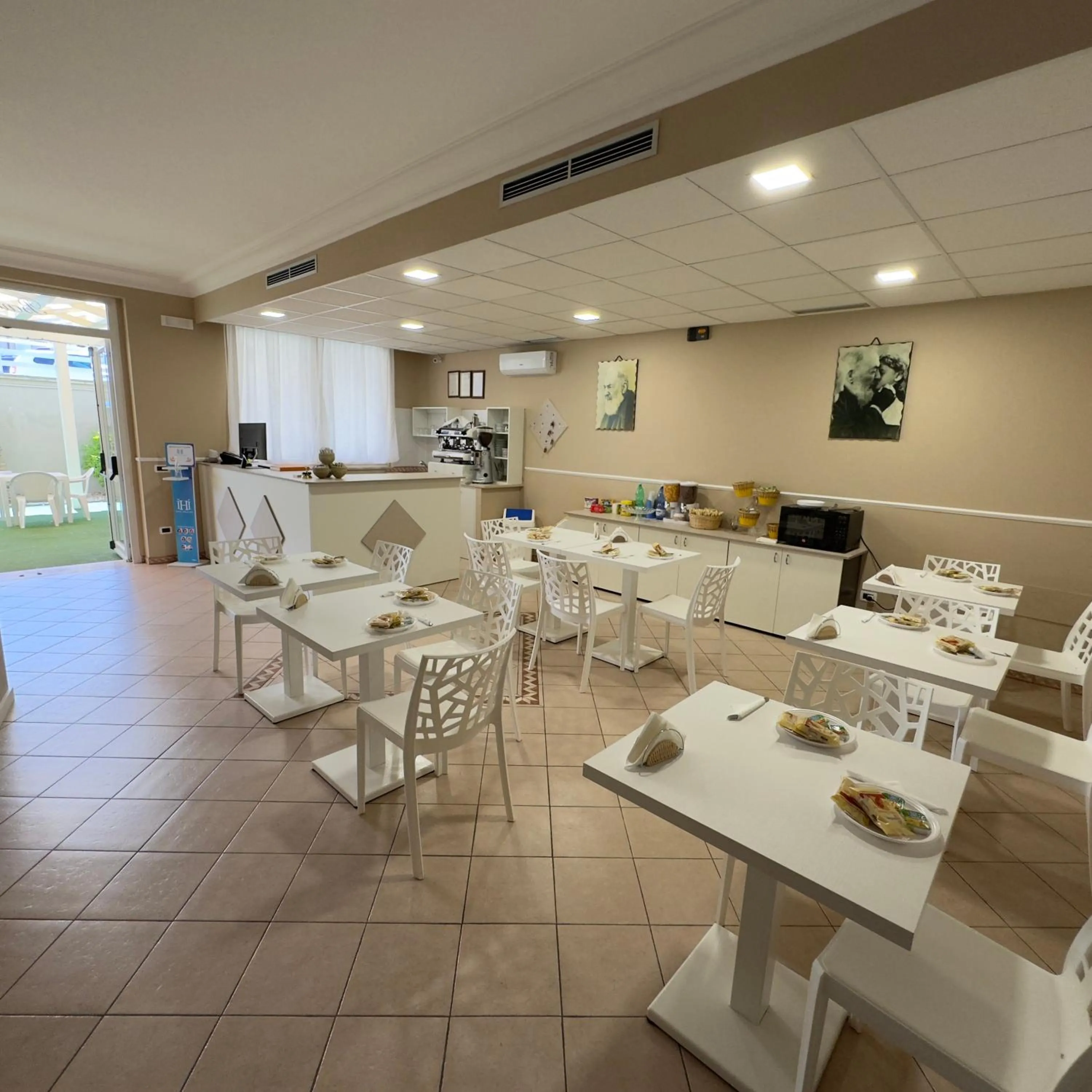 Restaurant/places to eat in Hotel Immagine