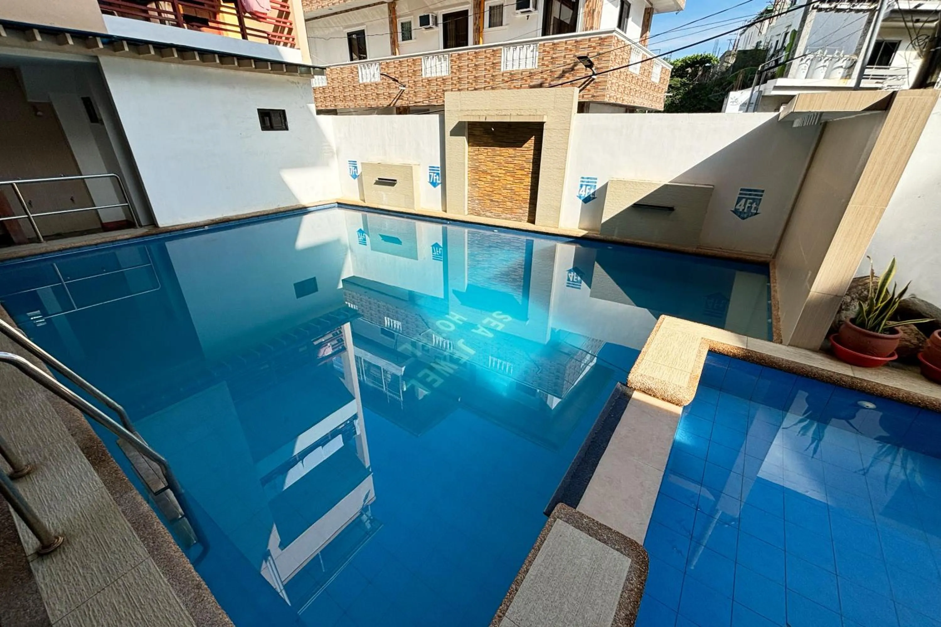 Swimming pool in Sea Jewel Hotel Puerto Galera powered by Cocotel