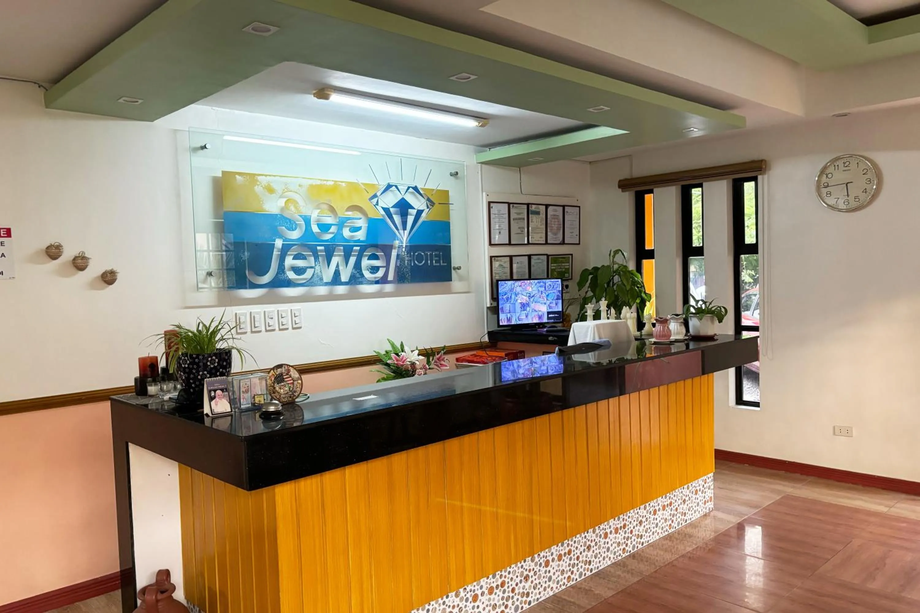 Lobby or reception in Sea Jewel Hotel Puerto Galera powered by Cocotel