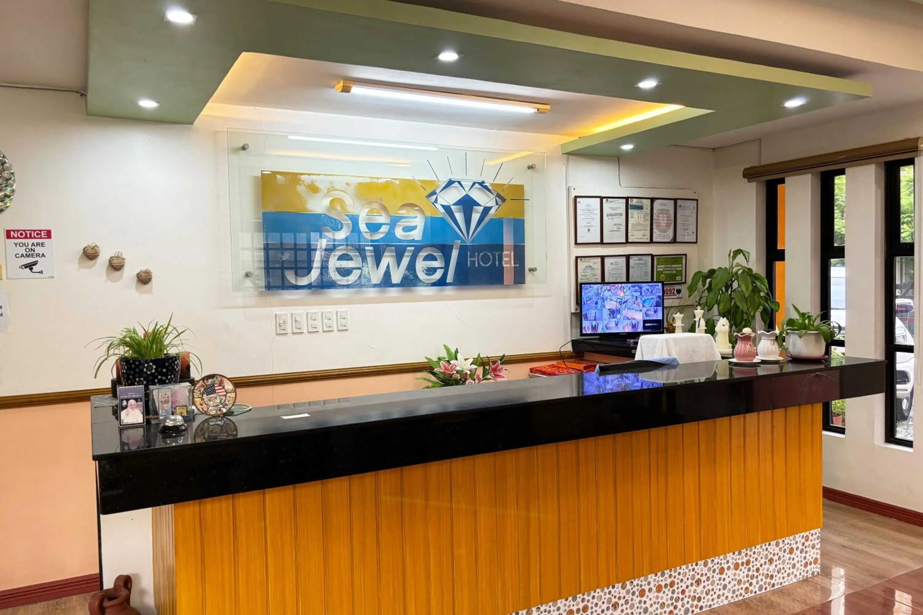 Lobby or reception in Sea Jewel Hotel Puerto Galera powered by Cocotel