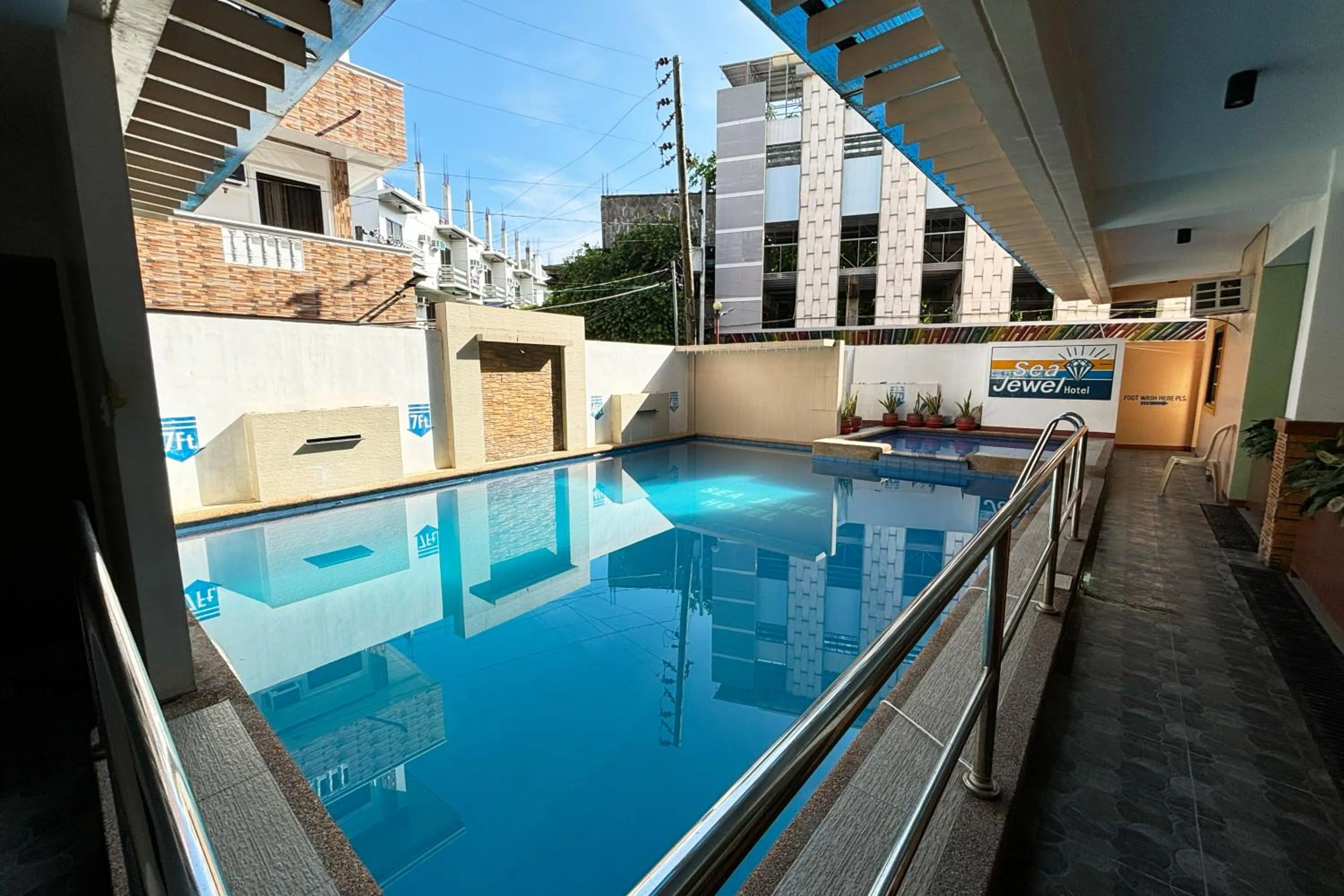 Swimming pool in Sea Jewel Hotel Puerto Galera powered by Cocotel