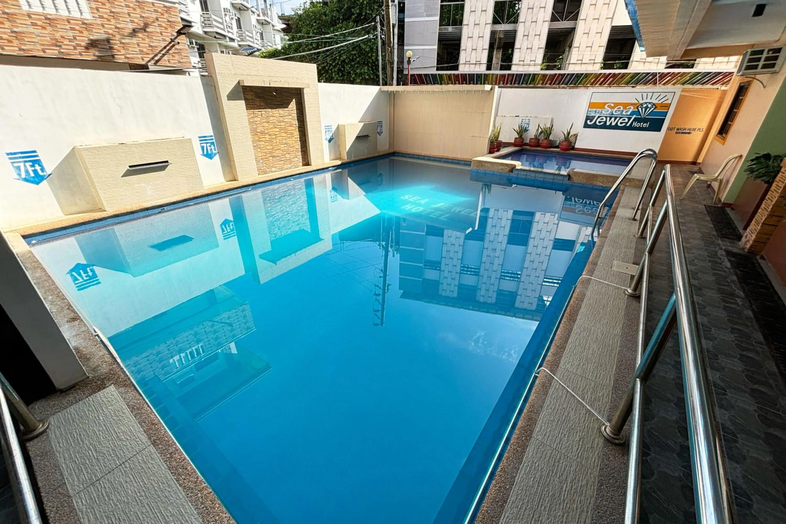 Swimming pool in Sea Jewel Hotel Puerto Galera powered by Cocotel