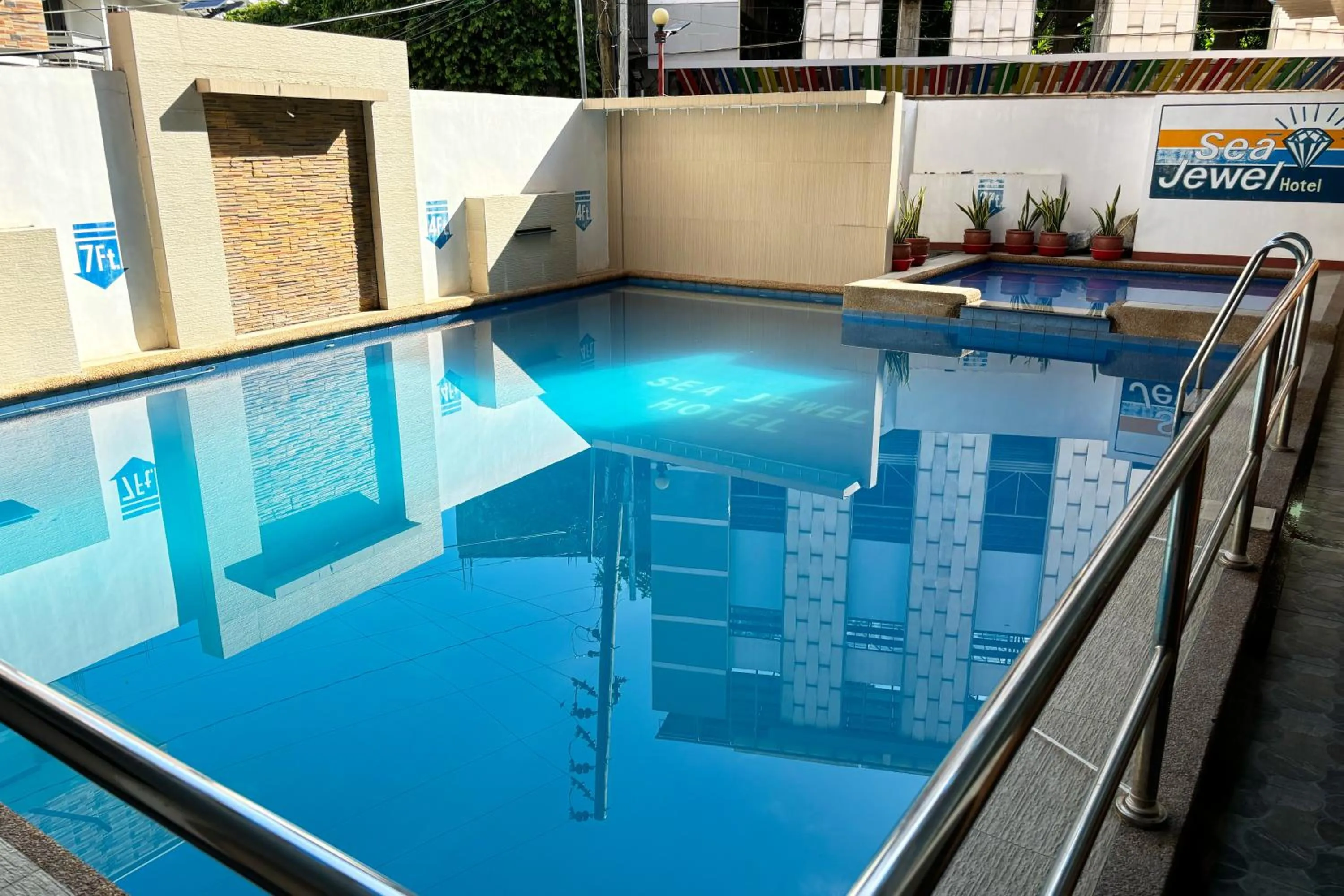 Swimming pool in Sea Jewel Hotel Puerto Galera powered by Cocotel