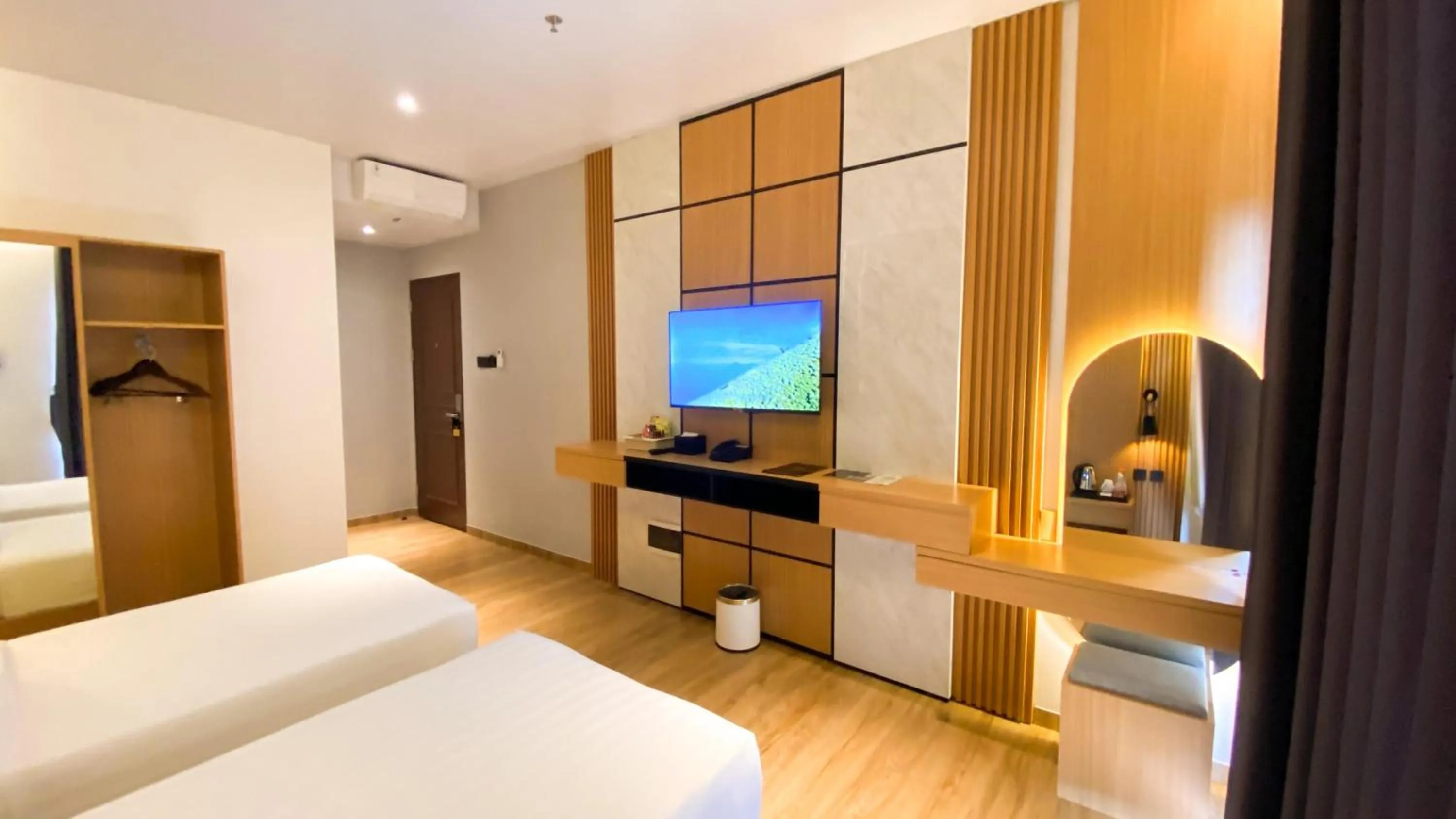 TV and multimedia, Bed in Eagle Hotel Wonosobo, Azana Hotels Collection