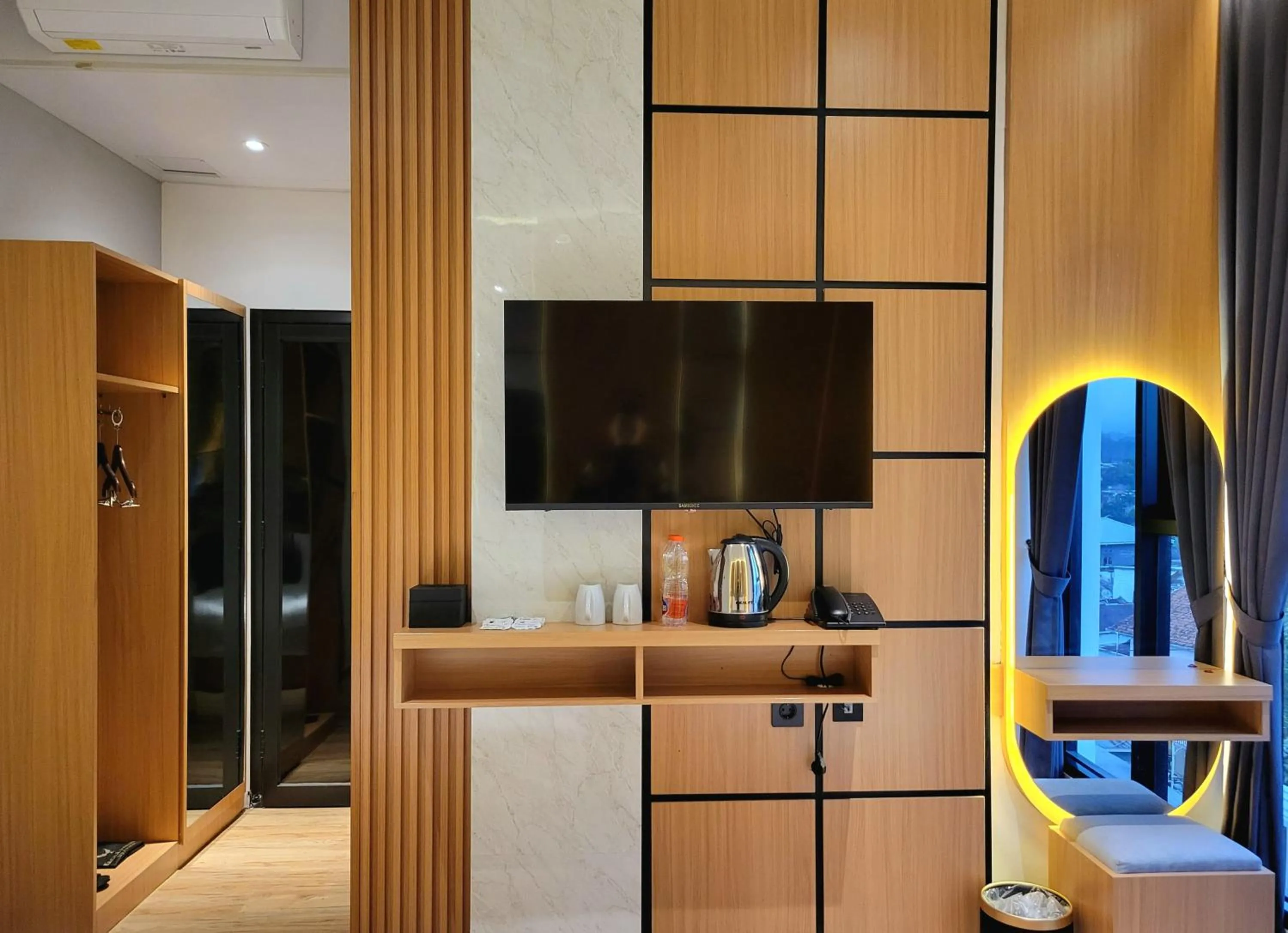 TV and multimedia in Eagle Hotel Wonosobo, Azana Hotels Collection