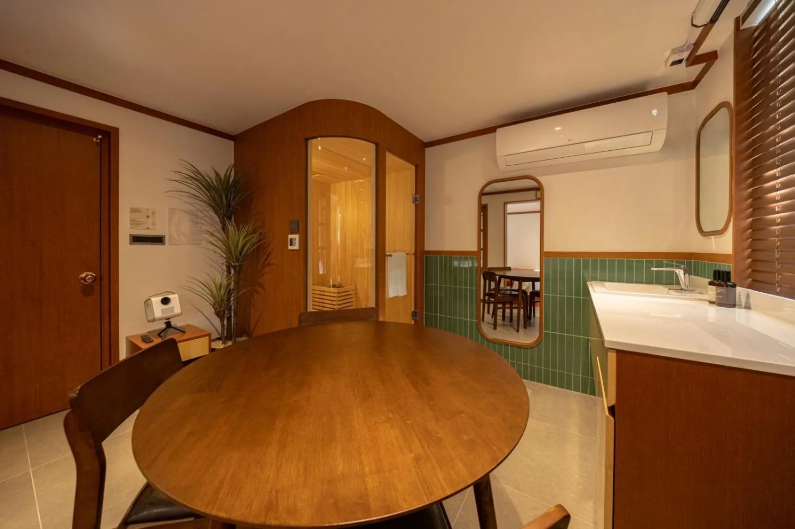 Seating area in Surim Hotel Sokcho by AanK