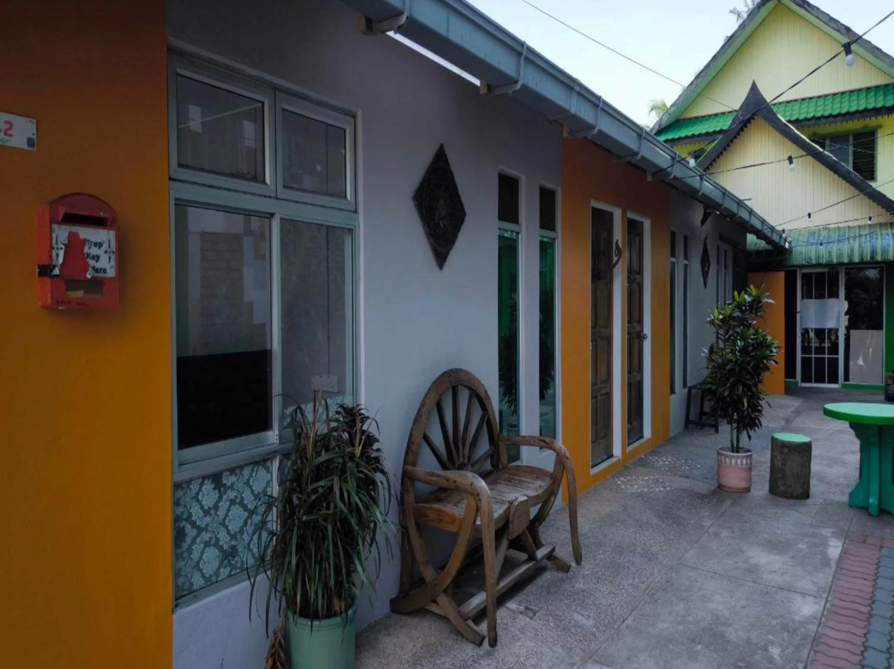 Facade/entrance in OYO 91012 Cenang Motel