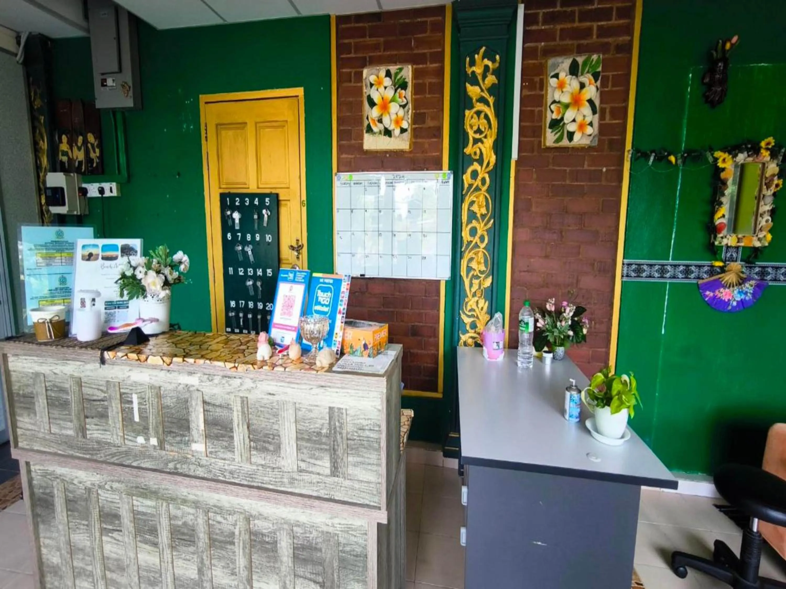 Lobby or reception in OYO 91012 Cenang Motel