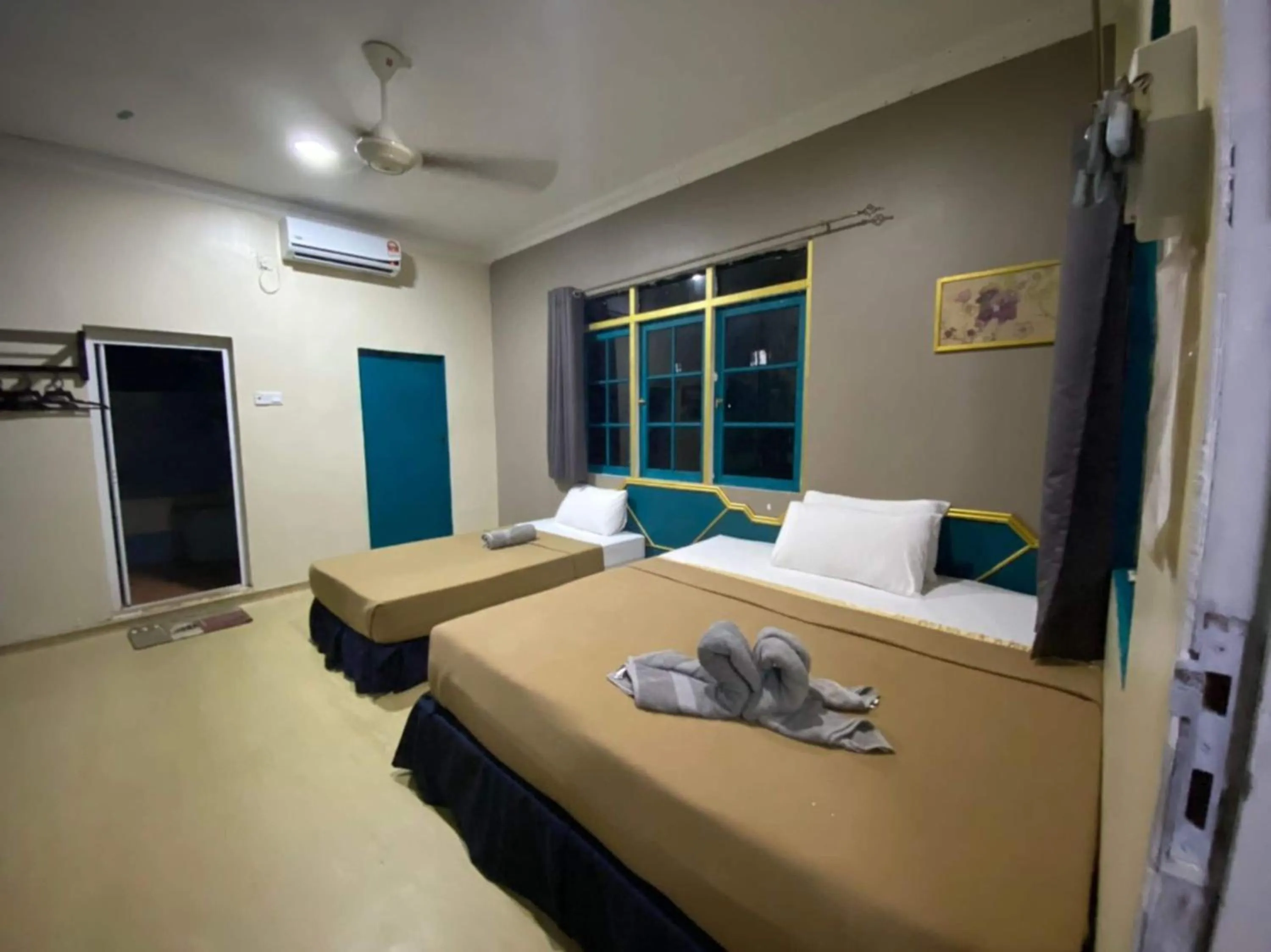 Bedroom, Bed in Capital O 91017 Tuba Beach Resort @ Pulau Tuba