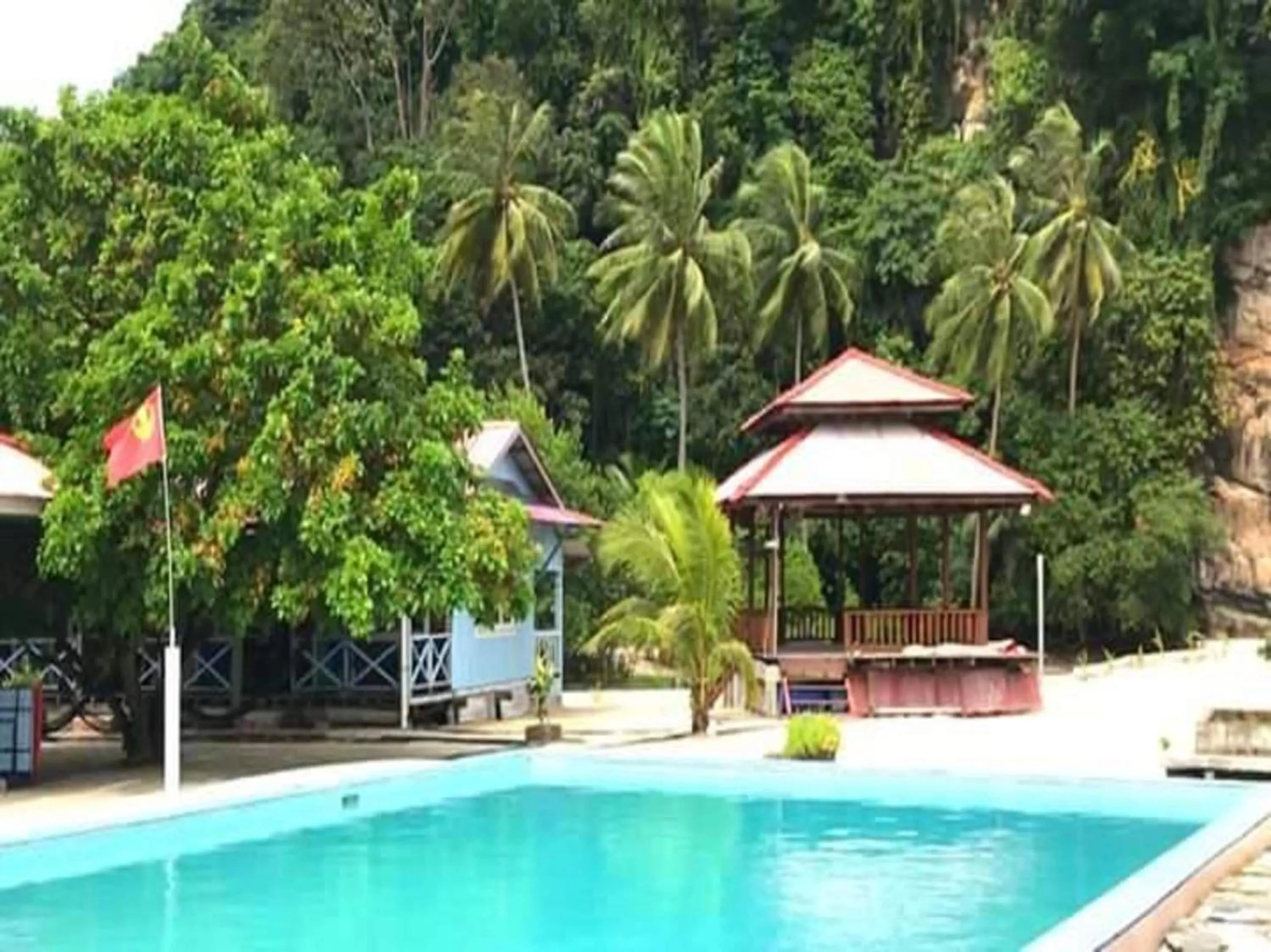 Facade/entrance in Capital O 91017 Tuba Beach Resort @ Pulau Tuba