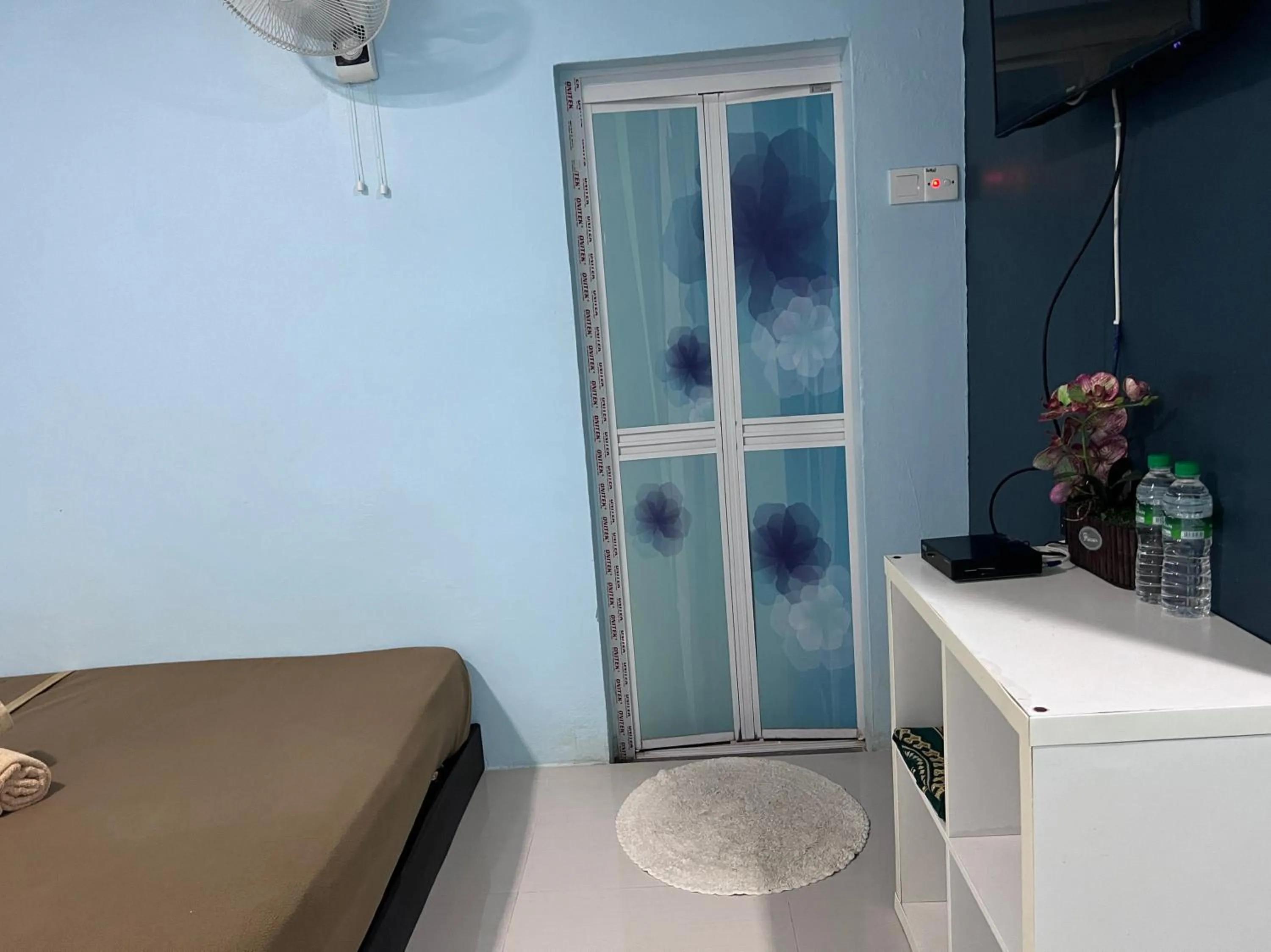 Bedroom in Capital O 91017 Tuba Beach Resort @ Pulau Tuba