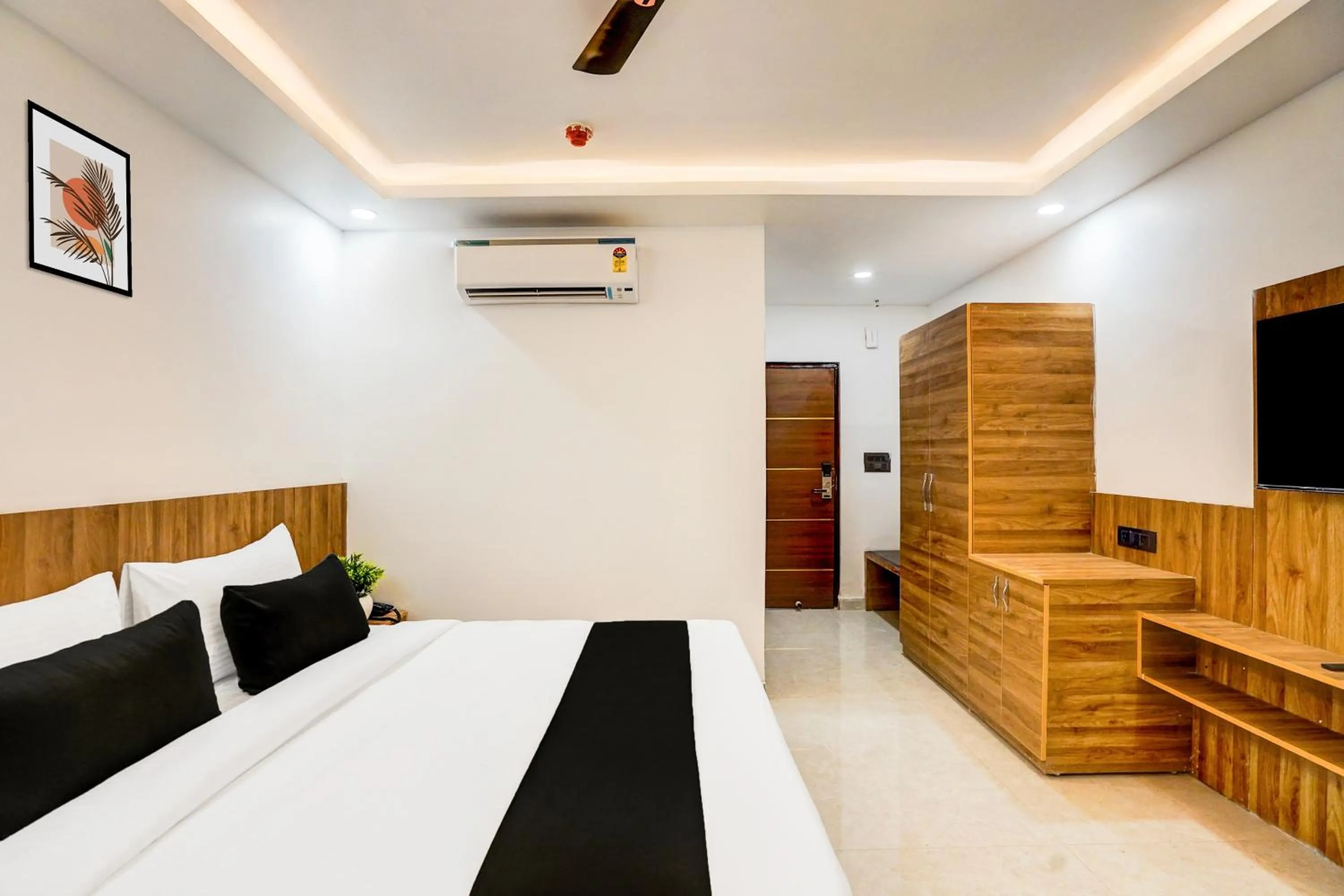 Bedroom, Bed in Townhouse GRAND ADDRESS HOTEL AND BANQUET