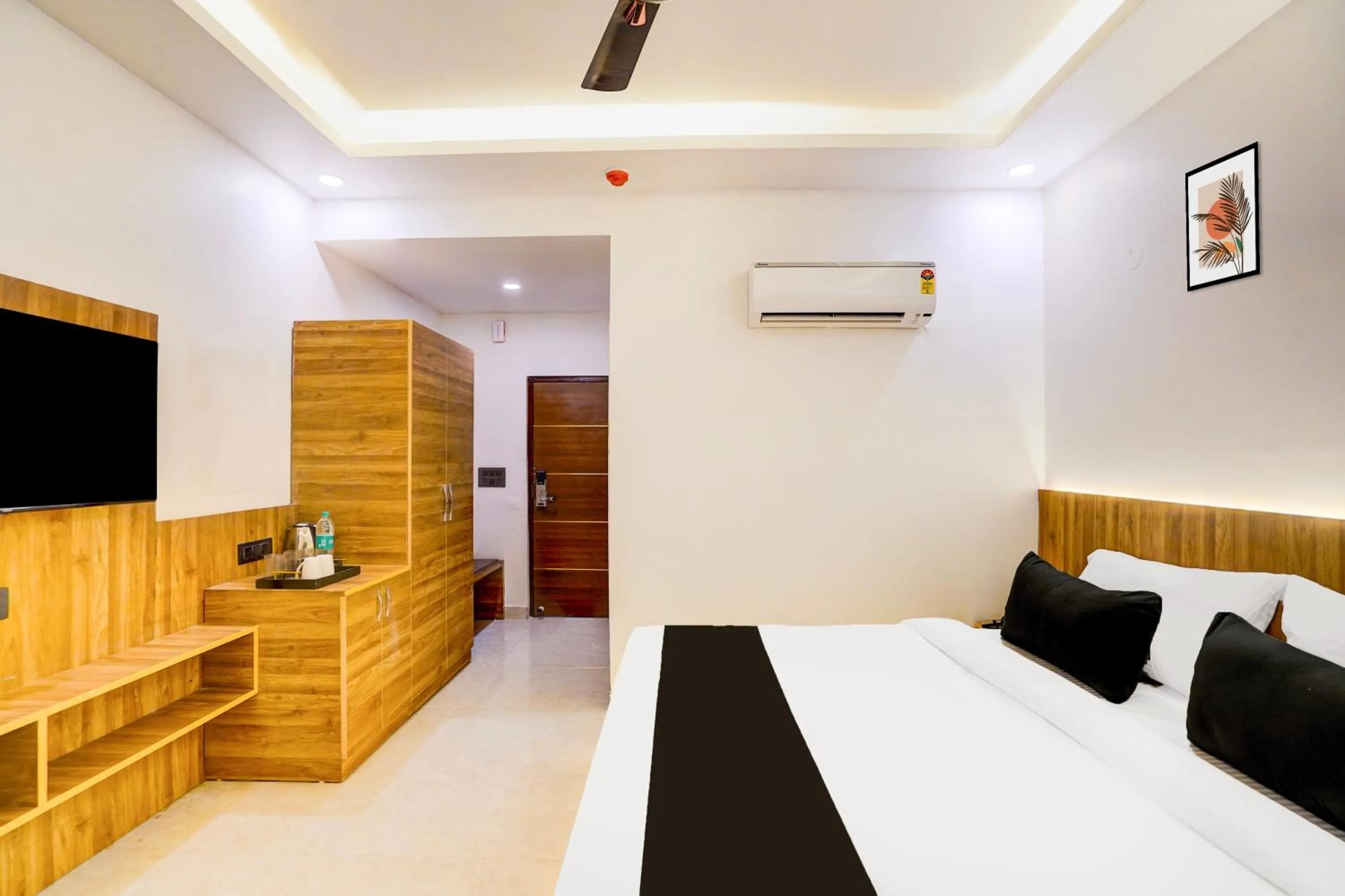 Bedroom, Bed in Townhouse GRAND ADDRESS HOTEL AND BANQUET