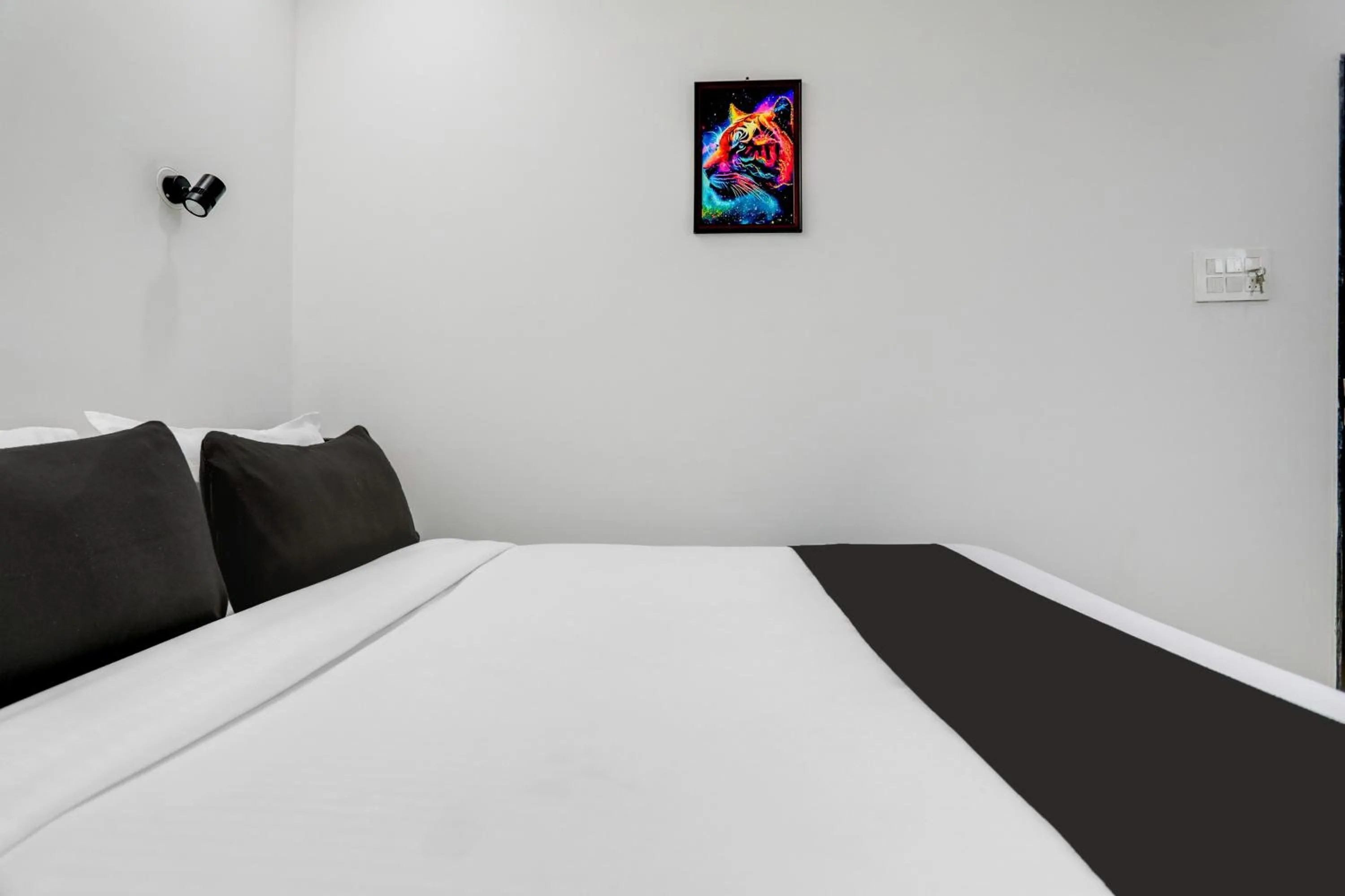 Bedroom, Bed in Super Collection O De Alphabet Hotel