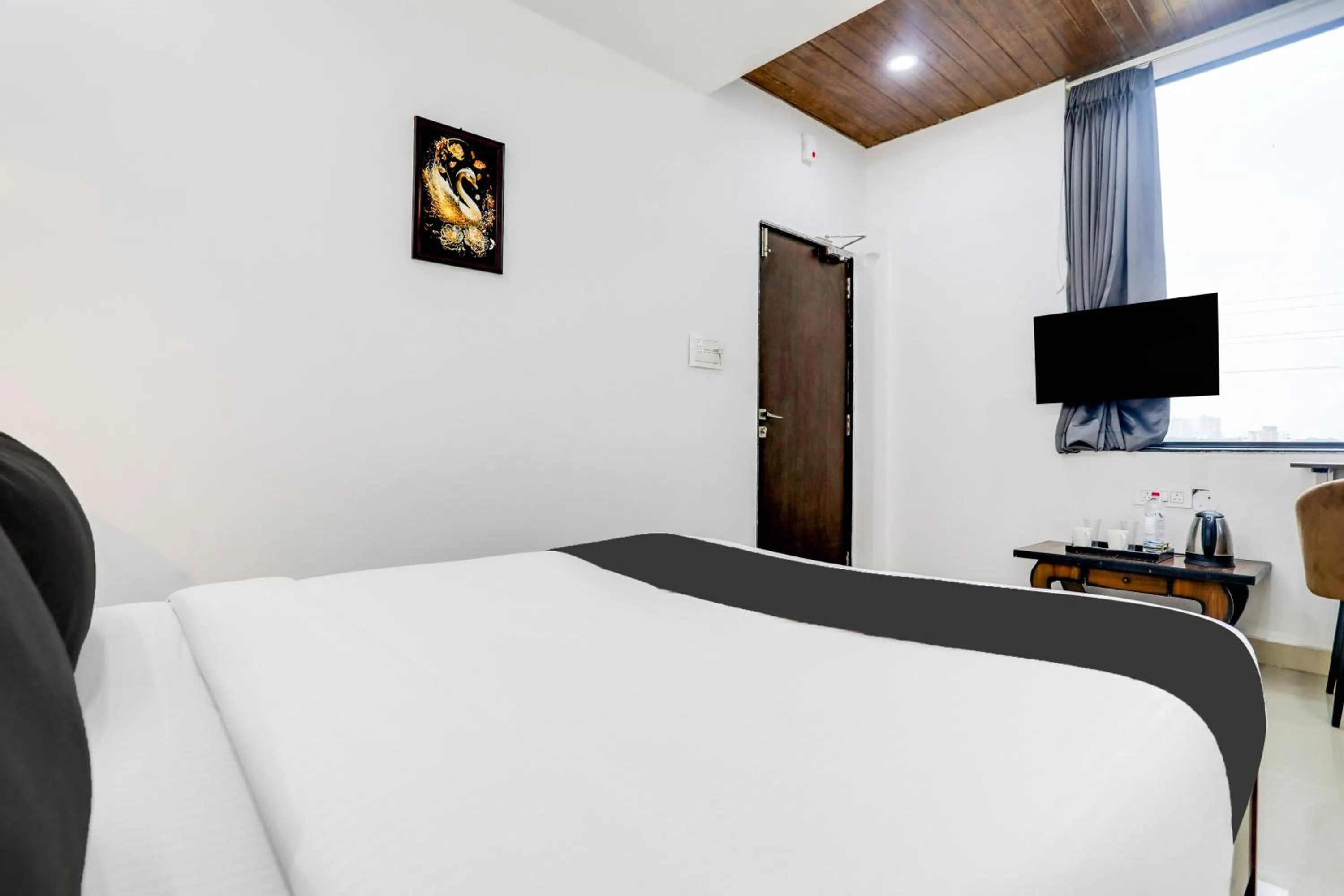 Bedroom, Bed in Super Collection O De Alphabet Hotel