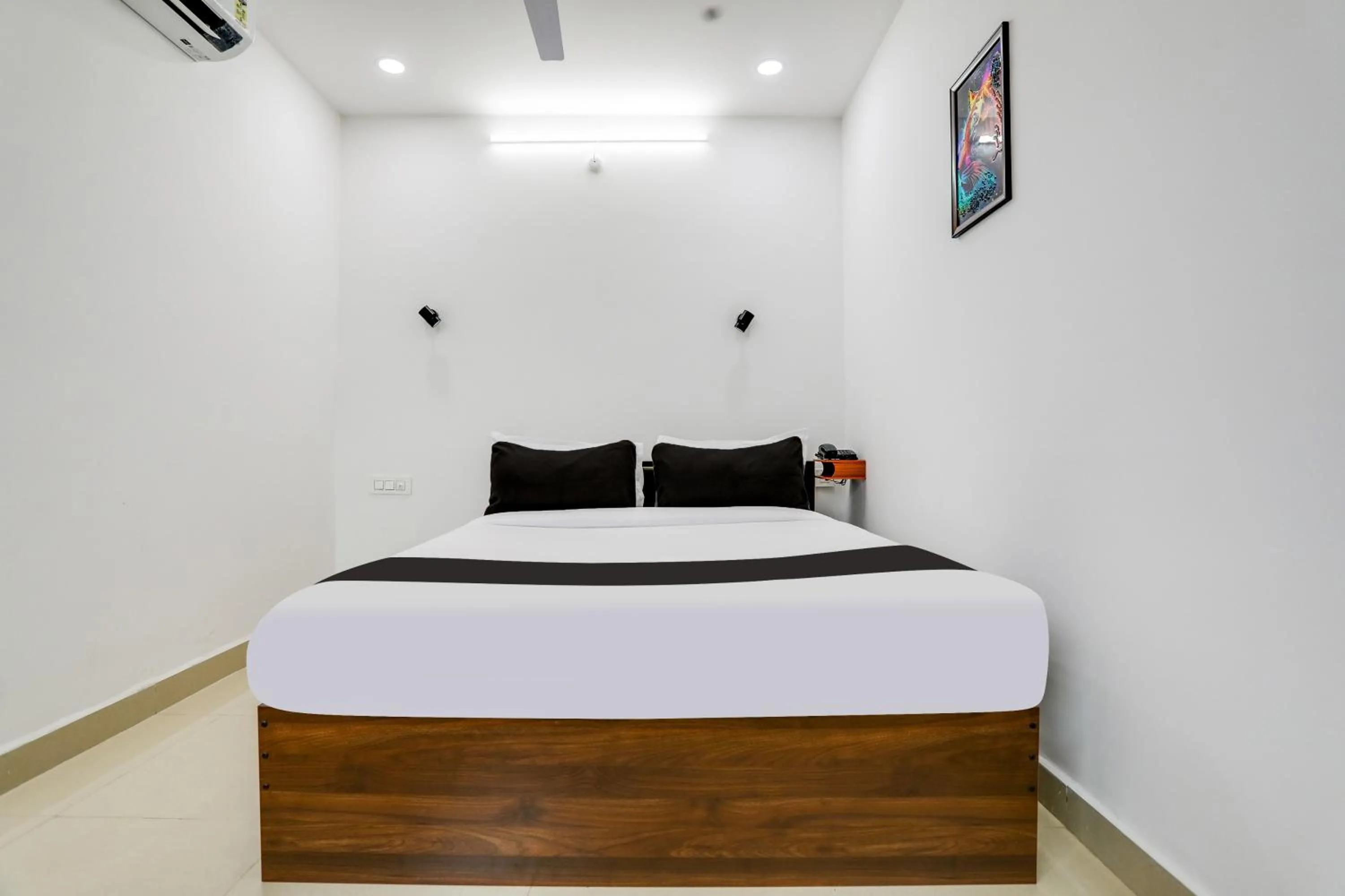 Bedroom, Bed in Super Collection O De Alphabet Hotel