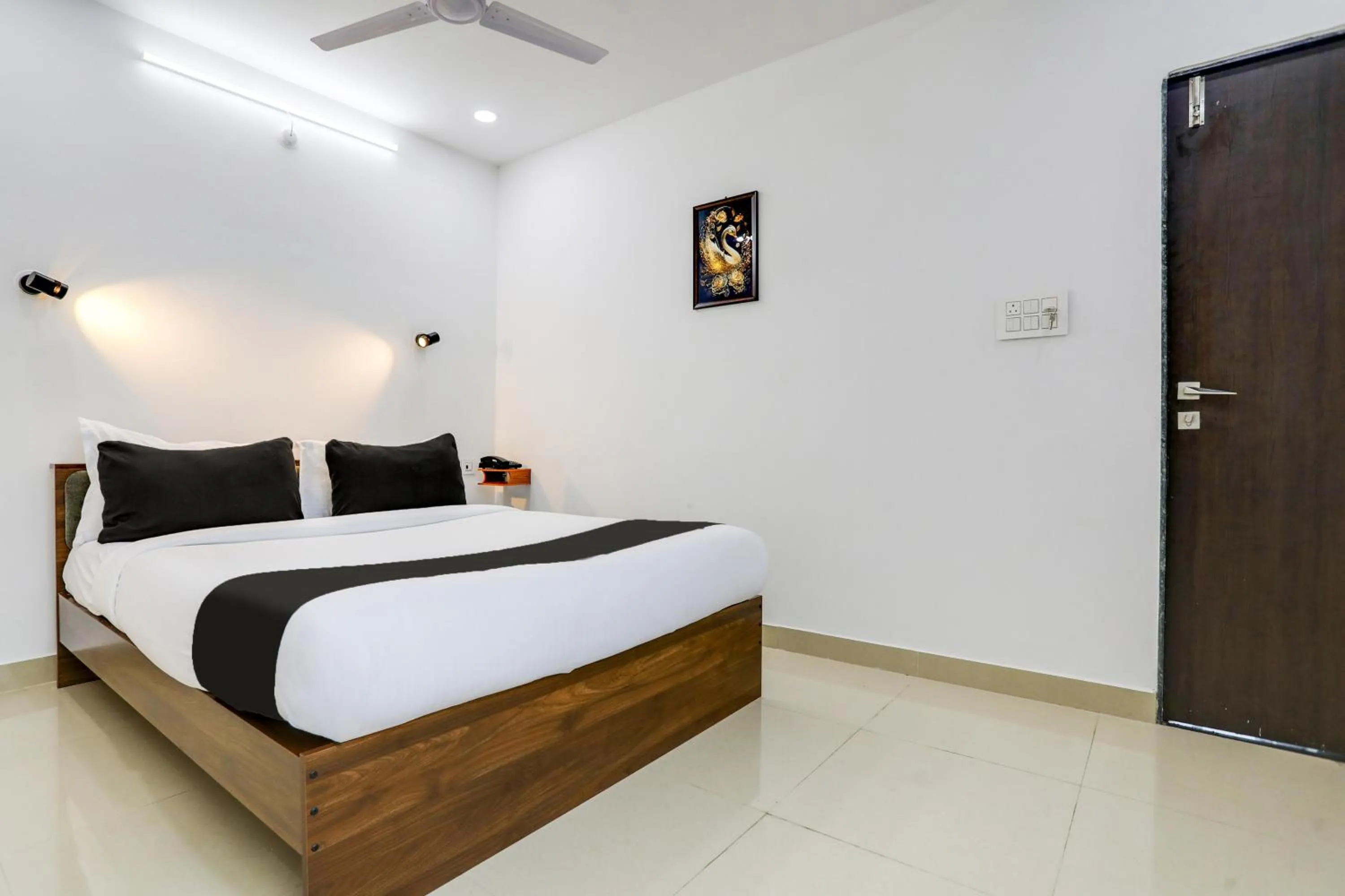 Bedroom, Bed in Super Collection O De Alphabet Hotel