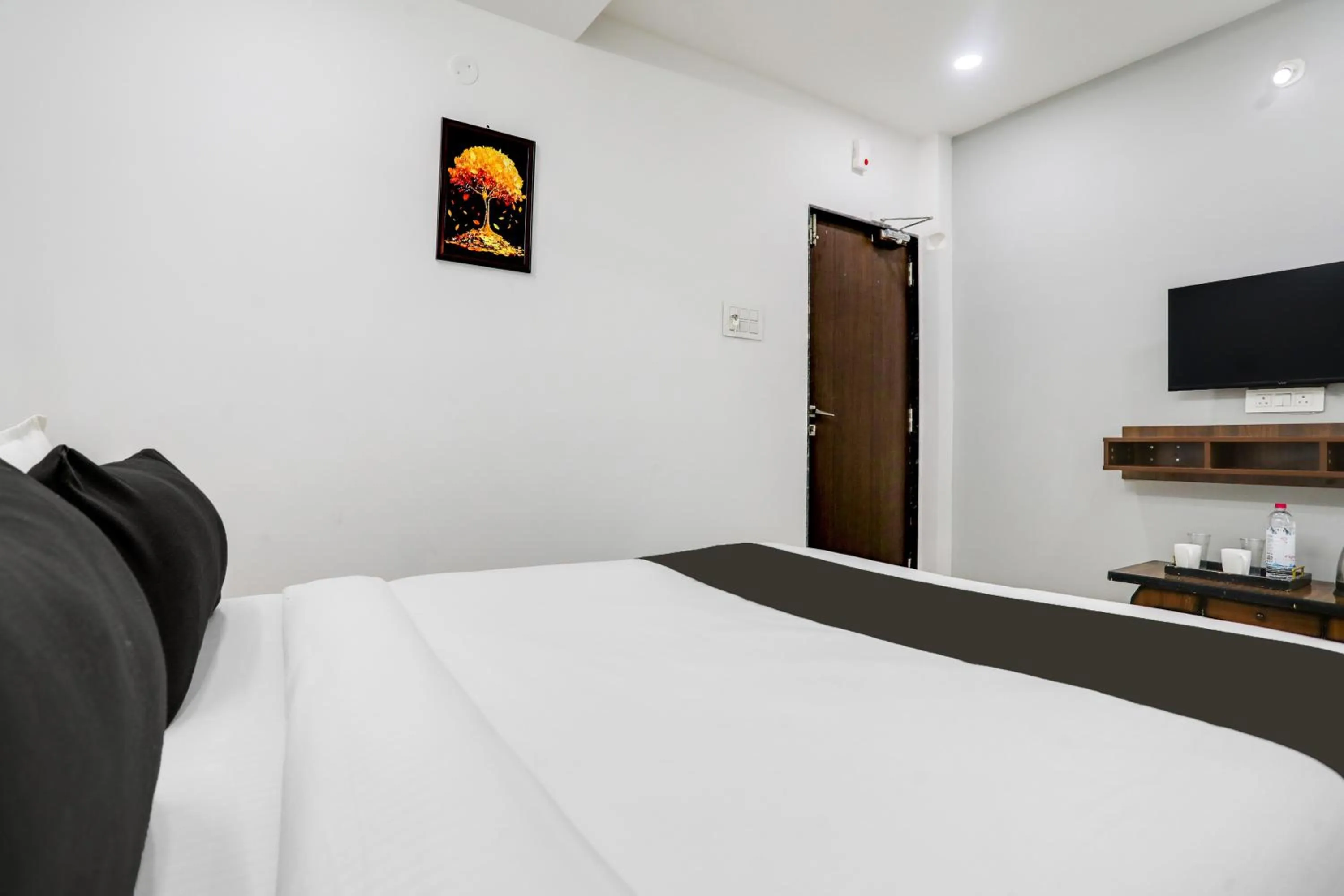 Bedroom, Bed in Super Collection O De Alphabet Hotel