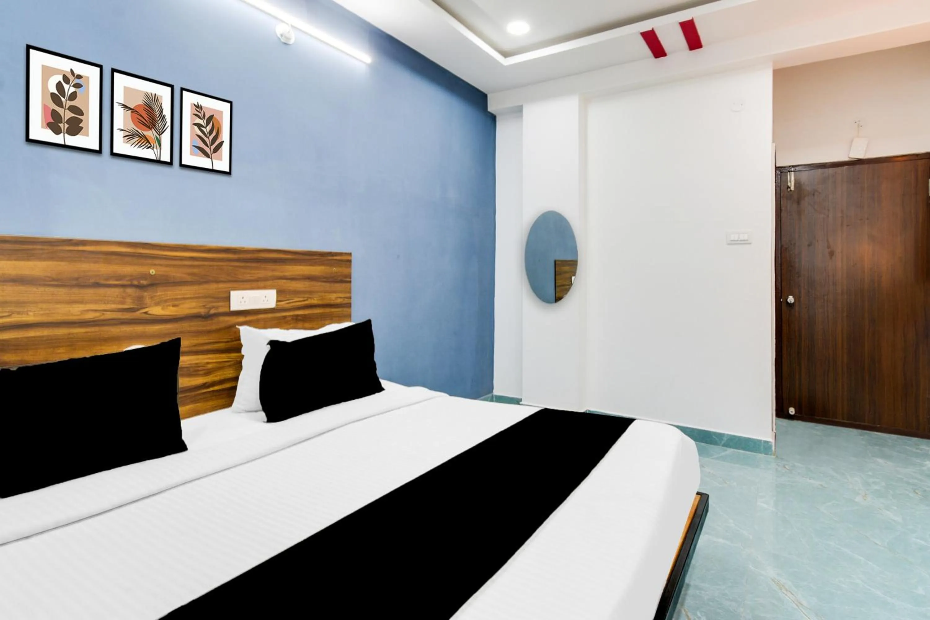 Bedroom, Bed in Super Townhouse Hitech City Near Yashoda Hospital