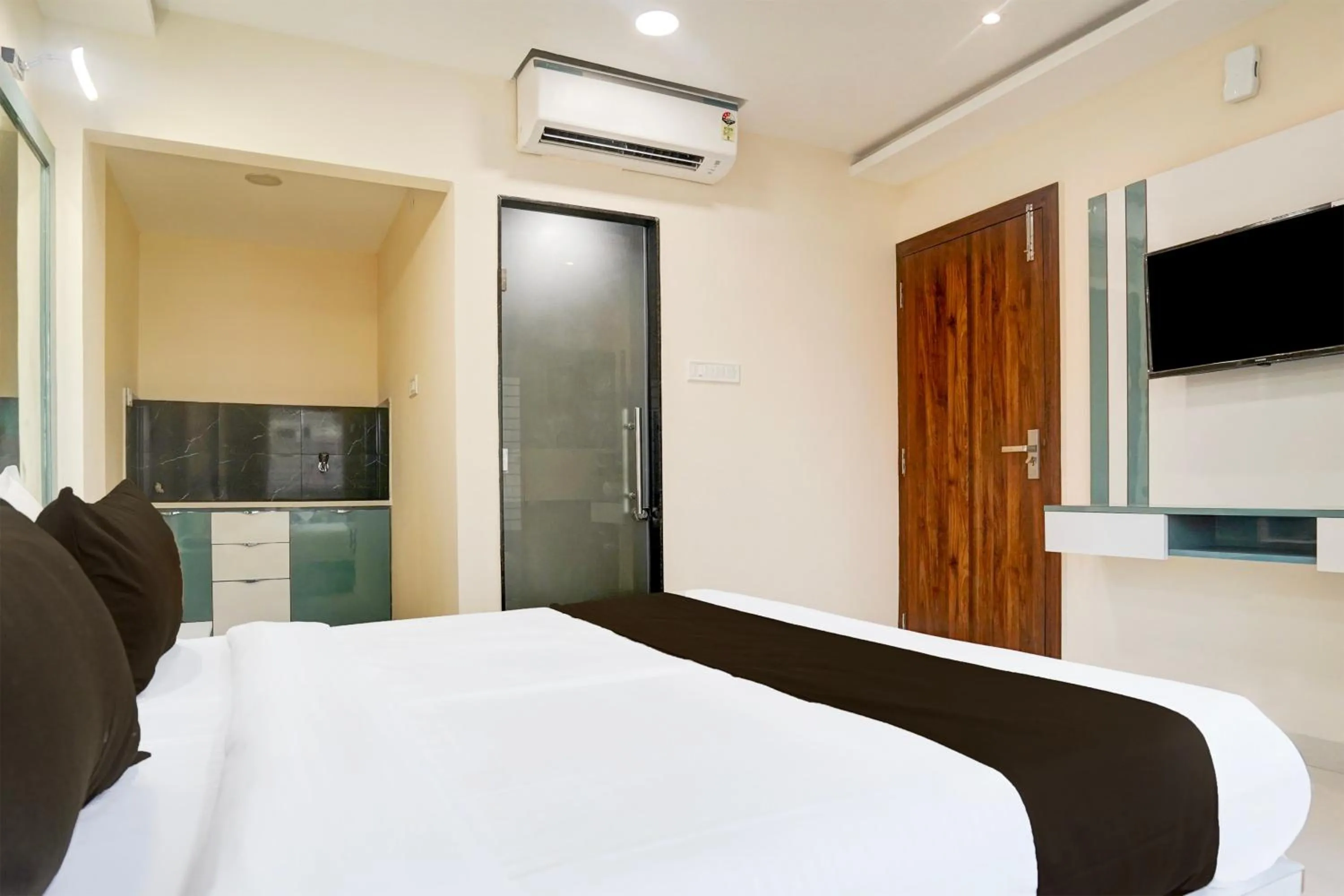 Bedroom, Bed in Hotel O Lakshya