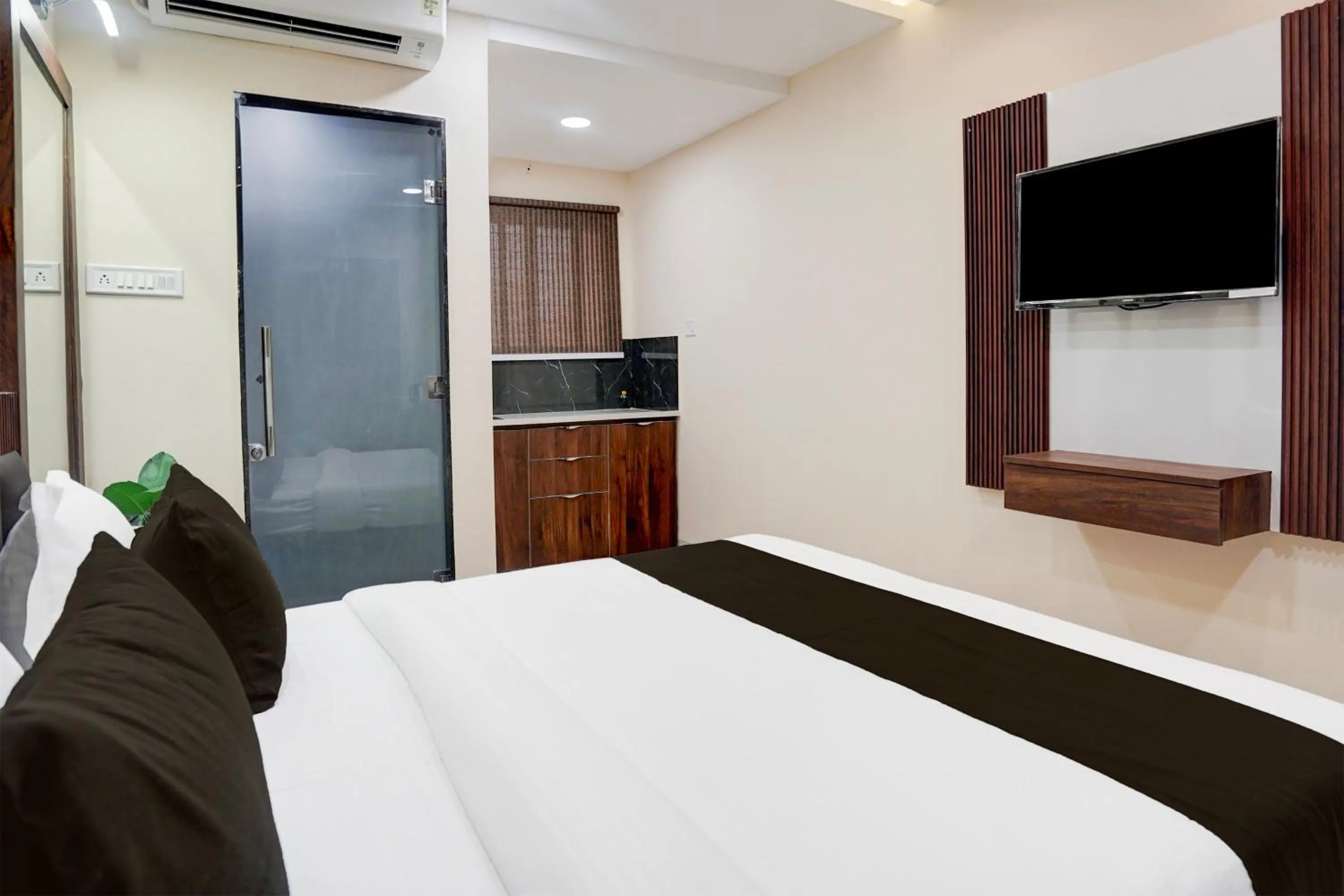 Bedroom, Bed in Hotel O Lakshya