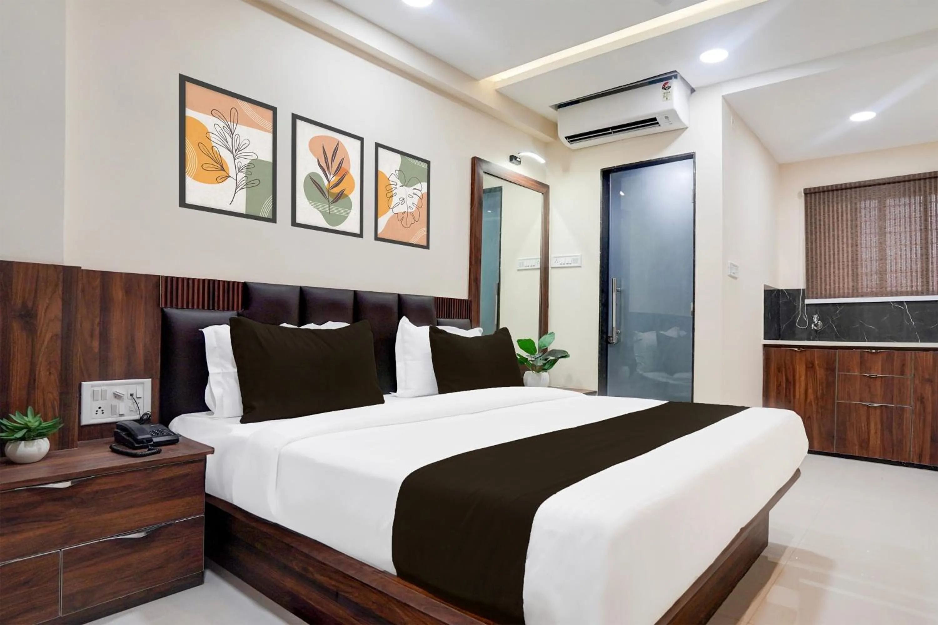 Bedroom, Bed in Hotel O Lakshya