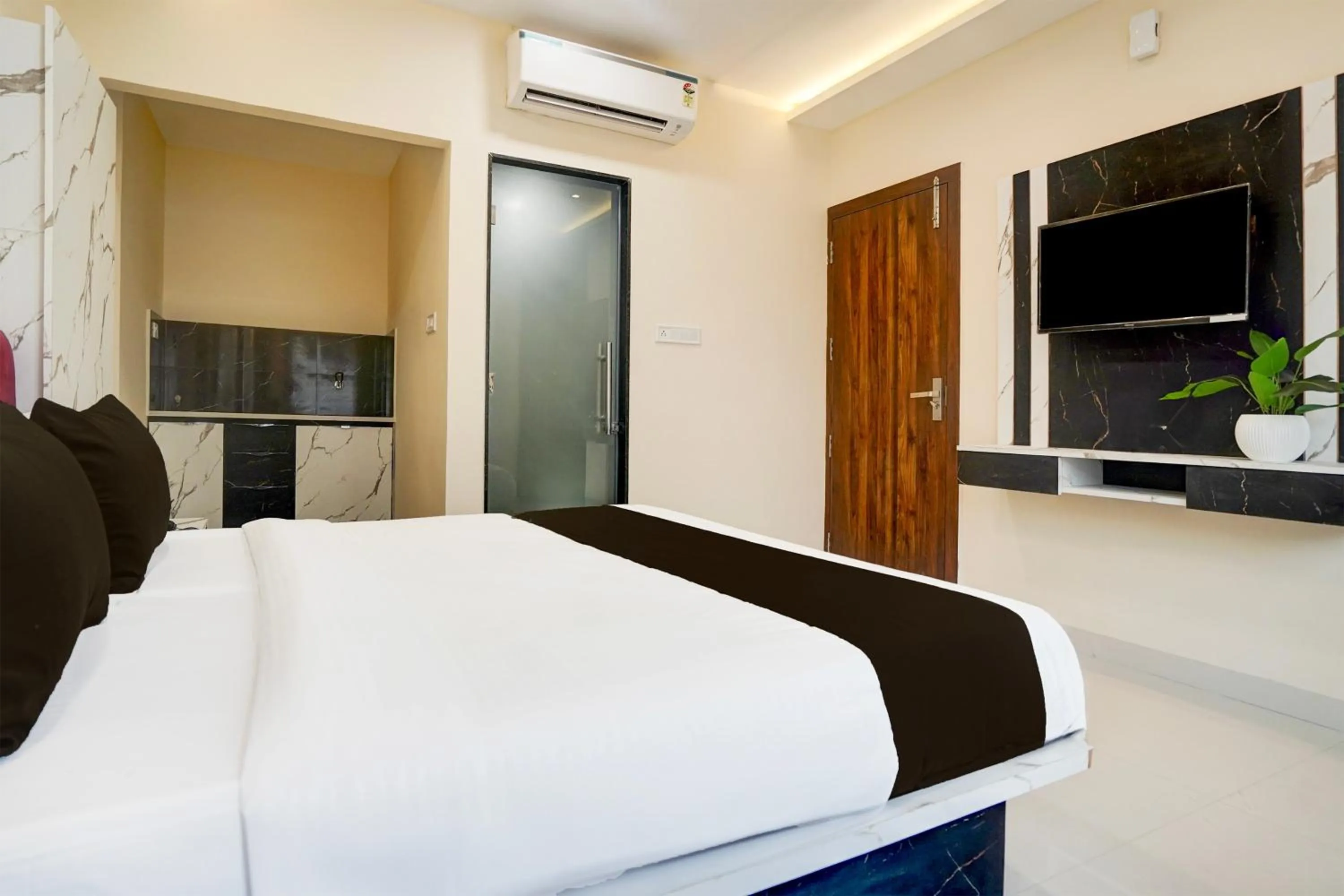 Bedroom, Bed in Hotel O Lakshya