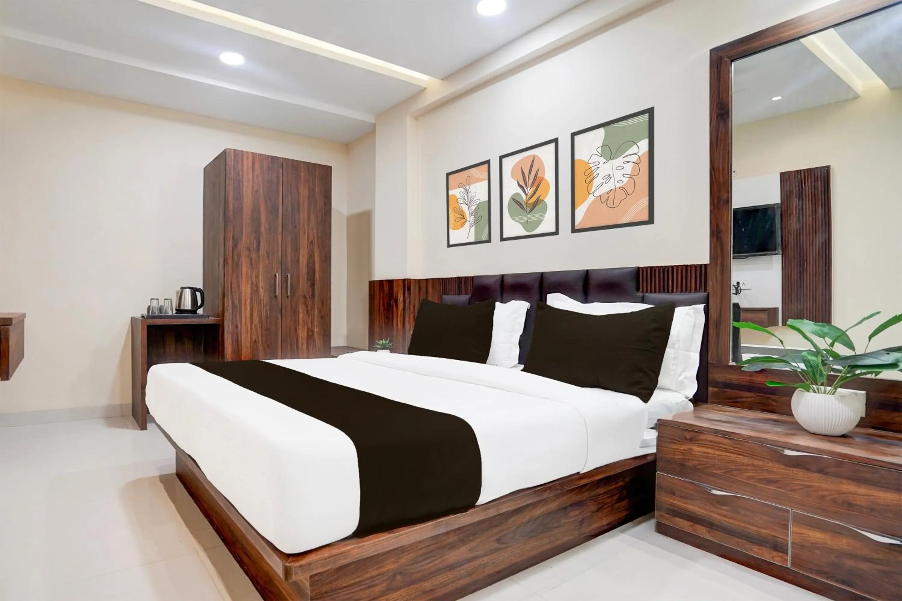 Bedroom, Bed in Hotel O Lakshya