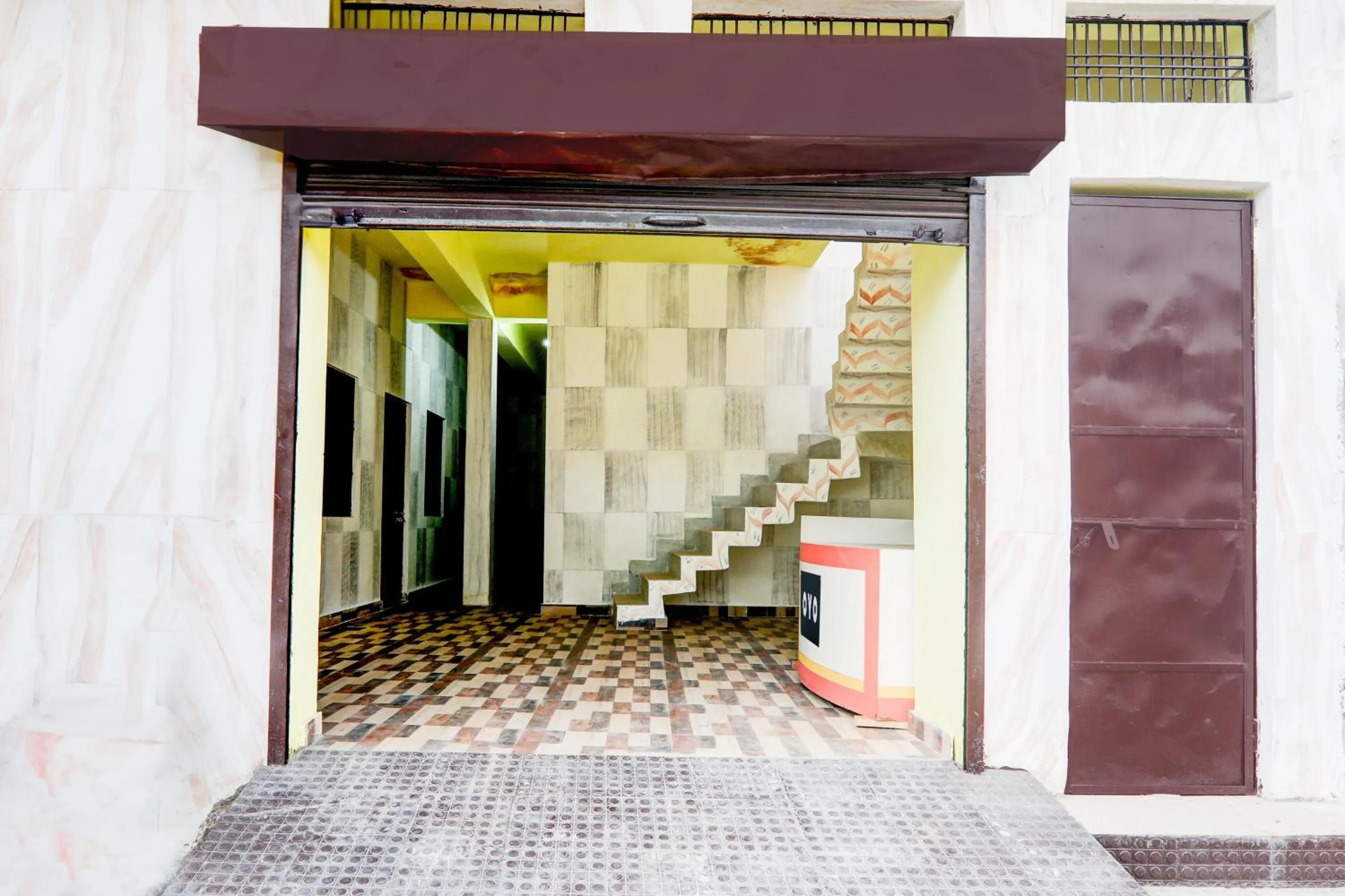 Facade/entrance in Hotel O by OYO BRS Dream