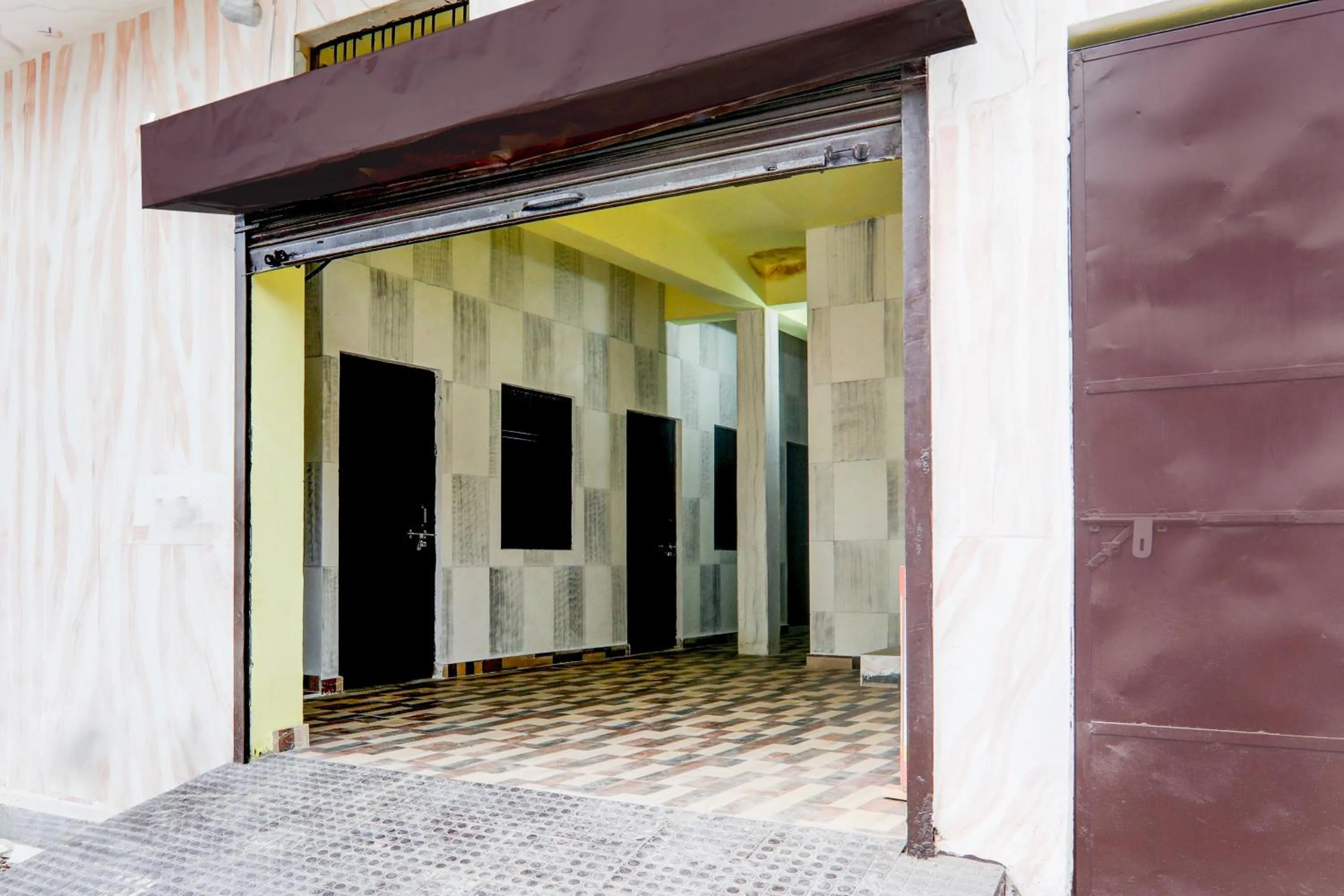 Facade/entrance in Hotel O by OYO BRS Dream
