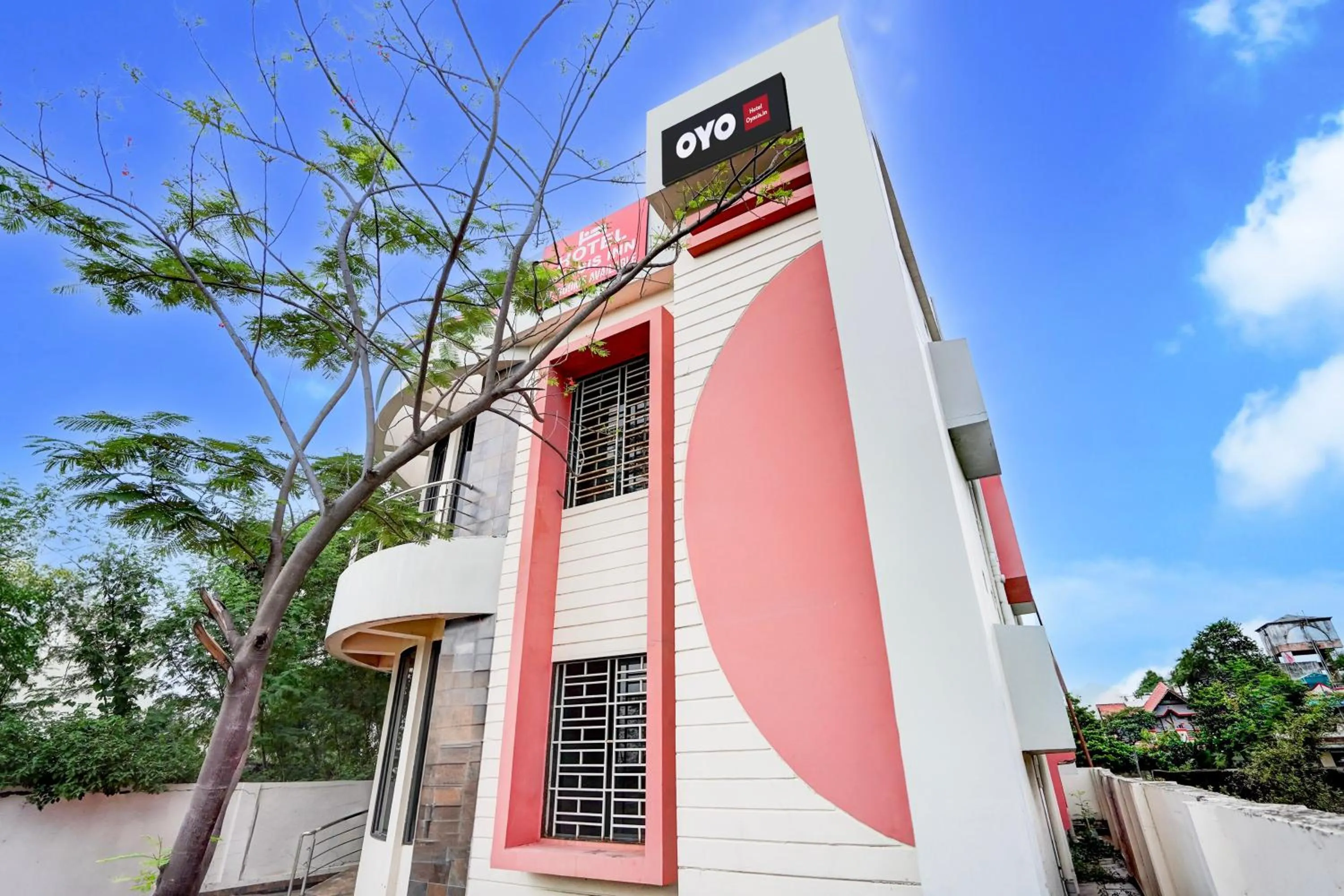 Facade/entrance in Hotel O Oyasis.in