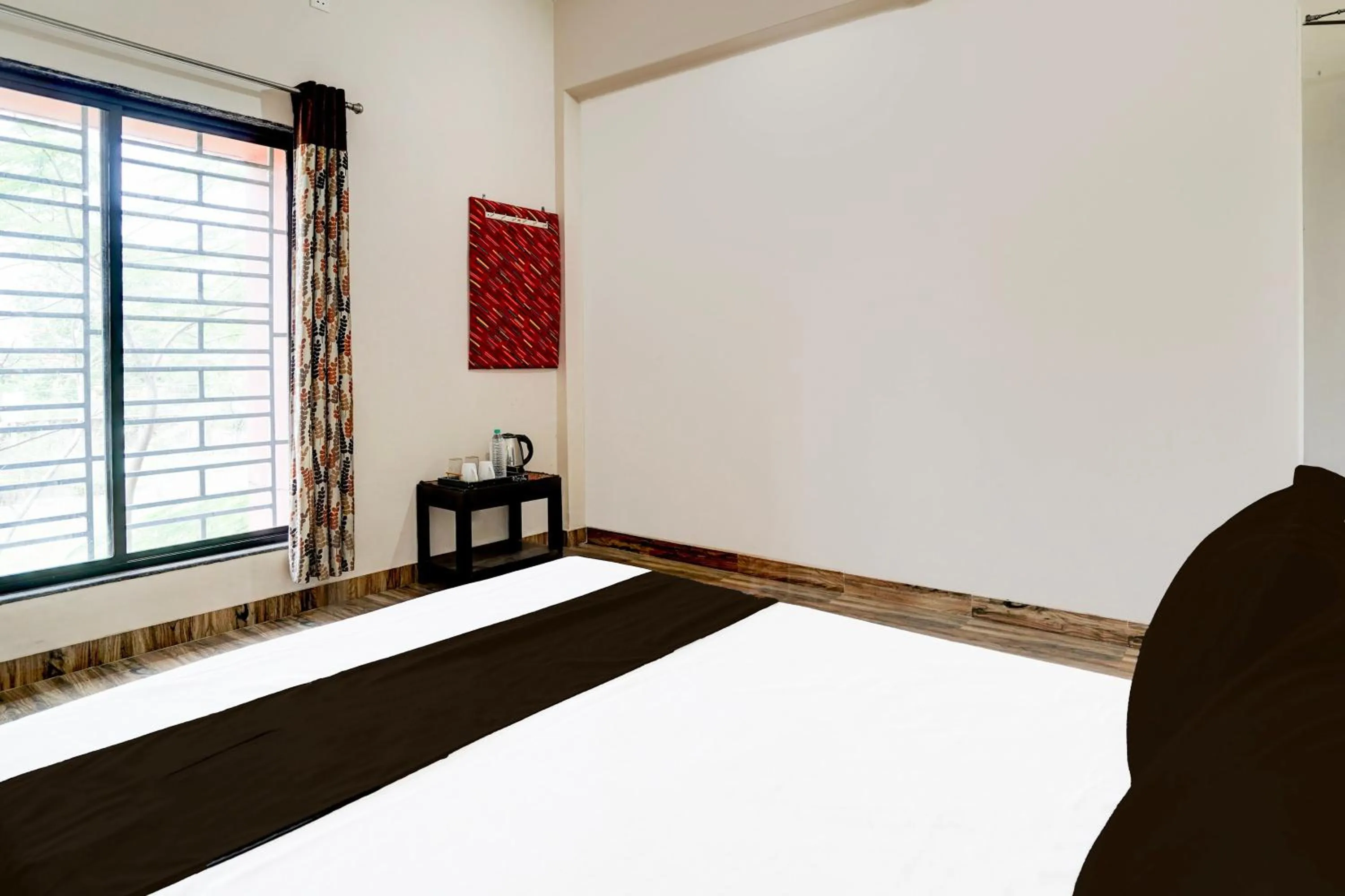 Bedroom, Bed in Hotel O Oyasis.in