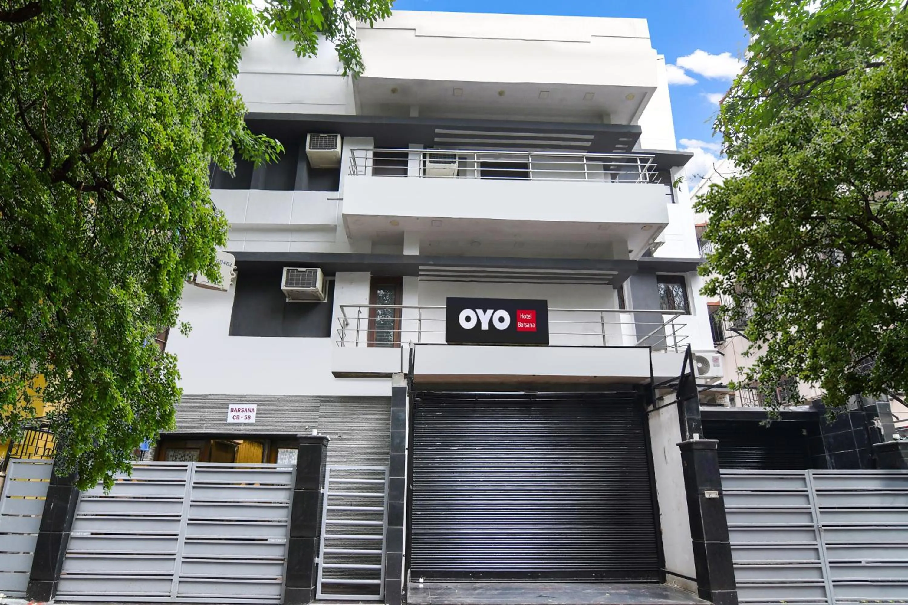 Facade/entrance in Hotel O Barsana