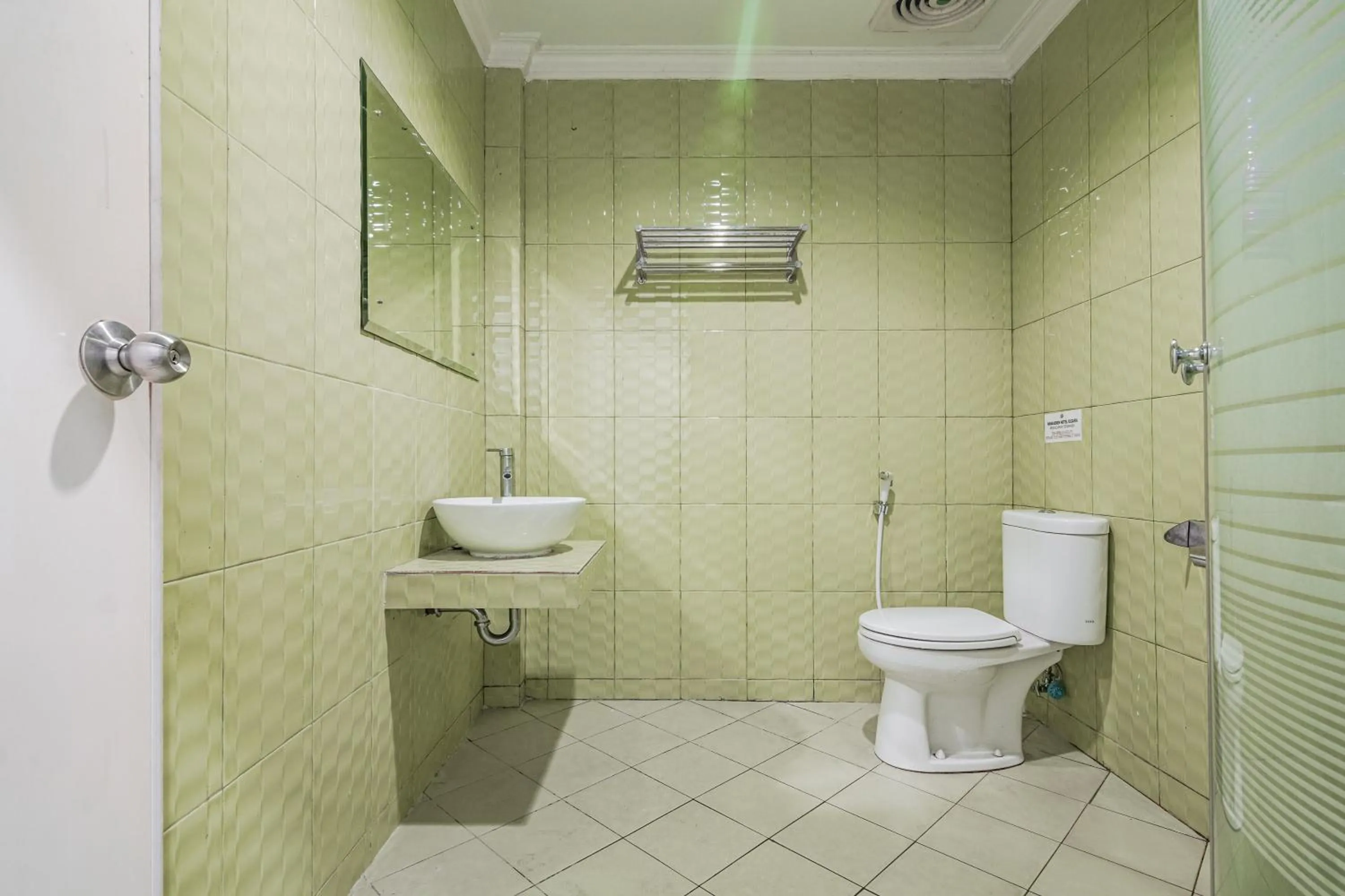 Bathroom in Collection O Pusat Kota Pekanbaru Near Mall Ska Formerly Hotel Olgaria