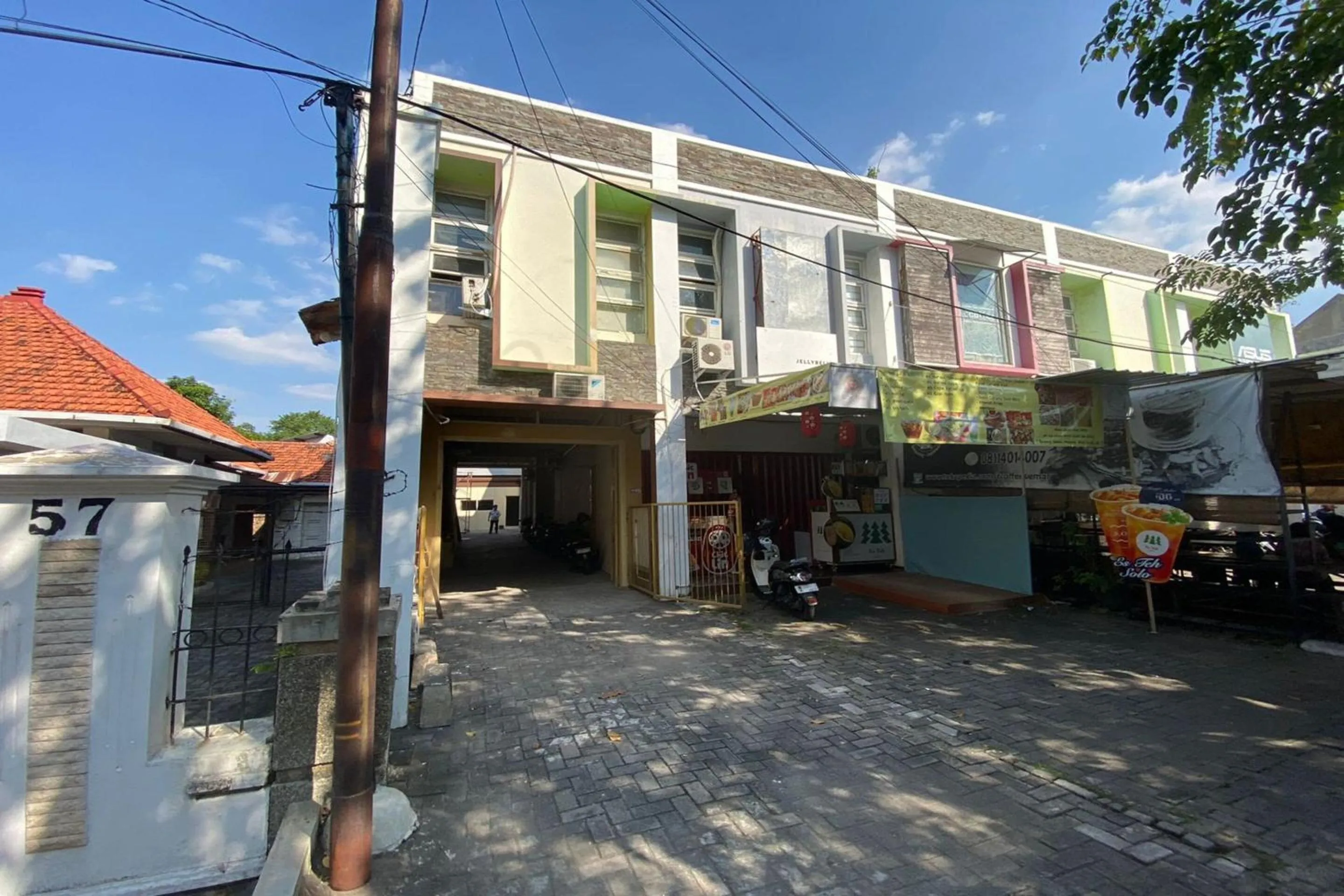 Facade/entrance in Hotel O Sweet Home Residence Simpang Lima