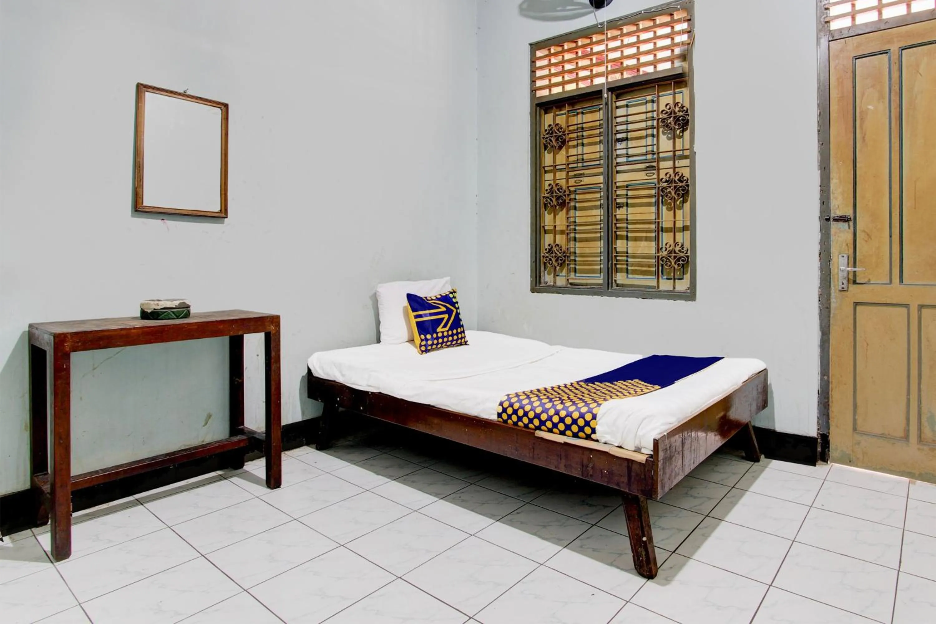 Bedroom, Bed in Hotel O Agung