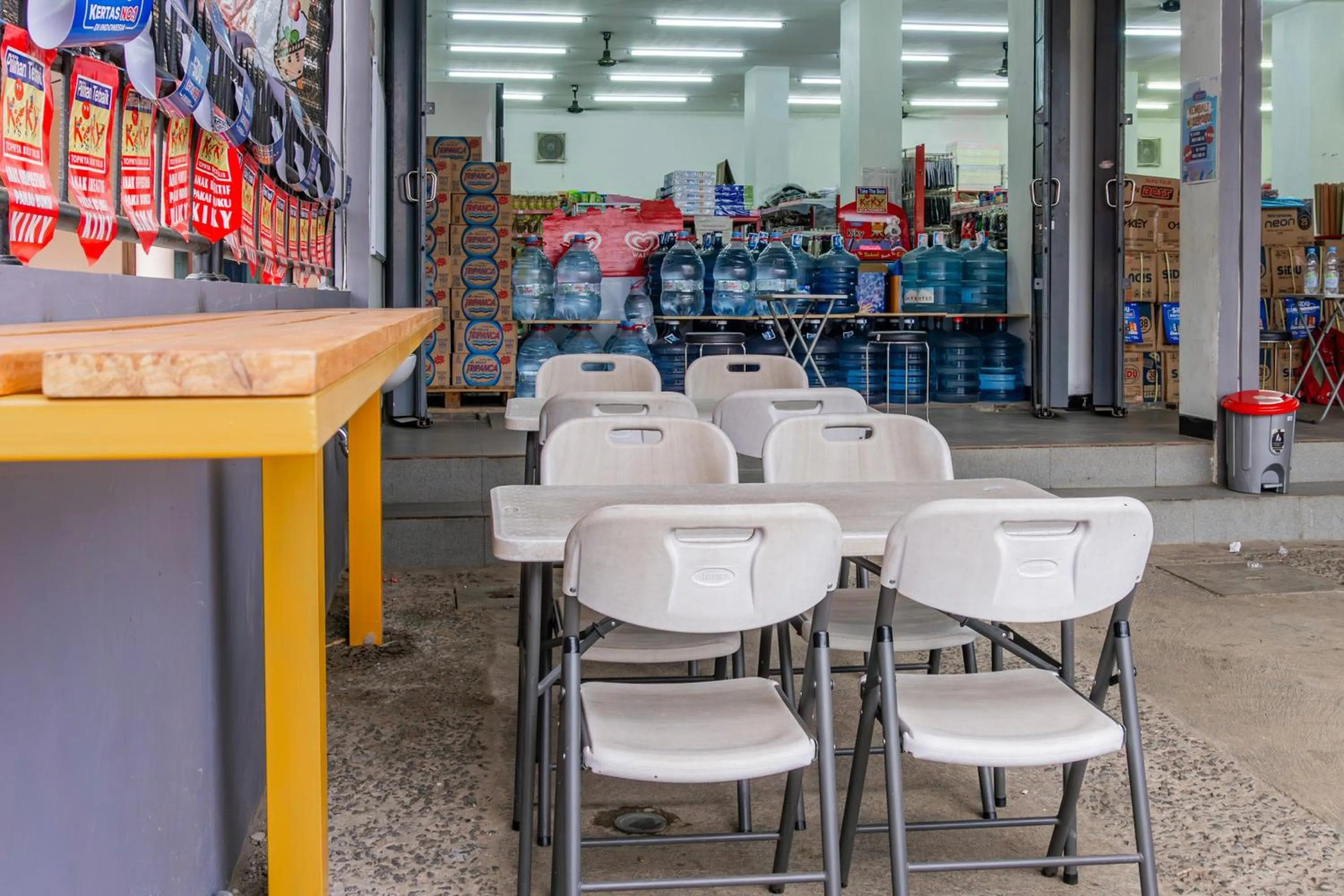 Restaurant/places to eat in Hotel O Penginapan Kertajaya Syariah