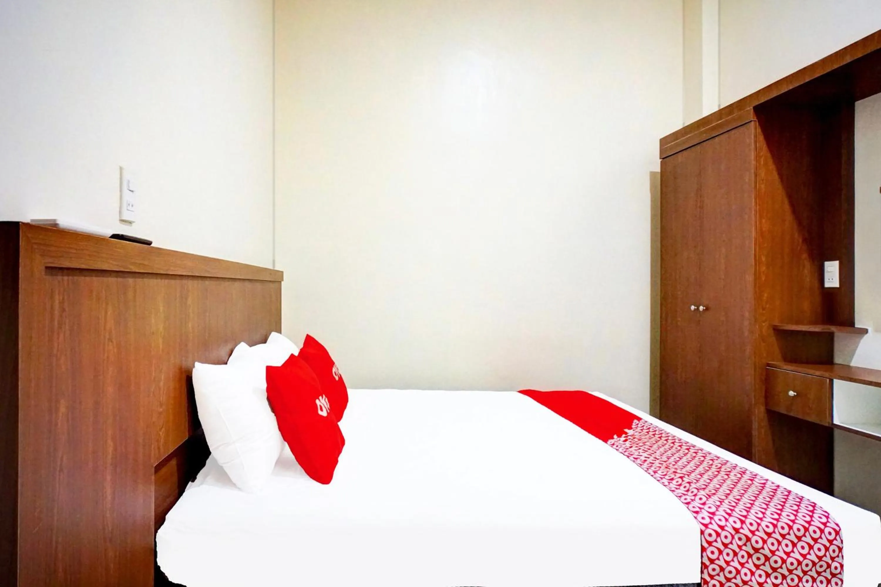 Bedroom, Bed in Hotel O P&g Guest House