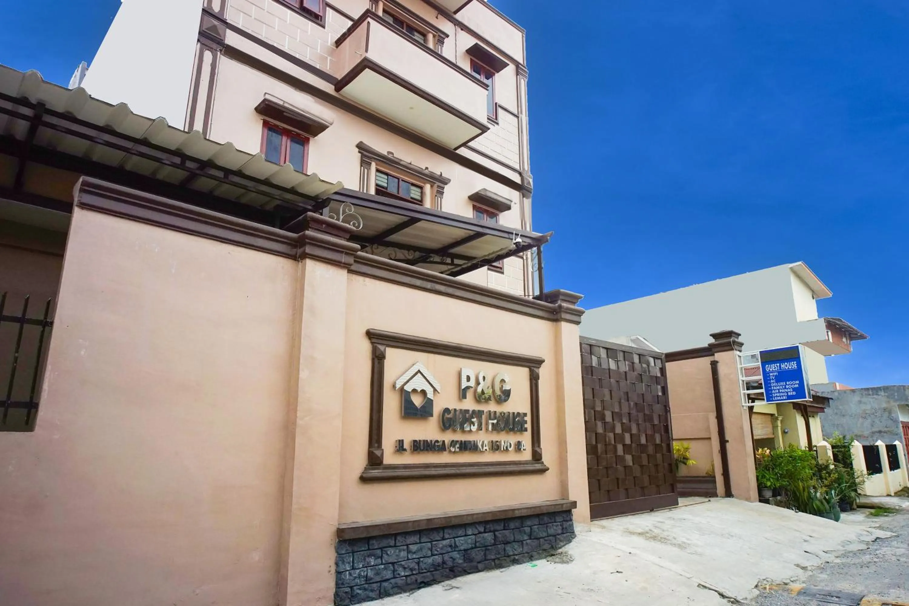 Facade/entrance in Hotel O P&g Guest House