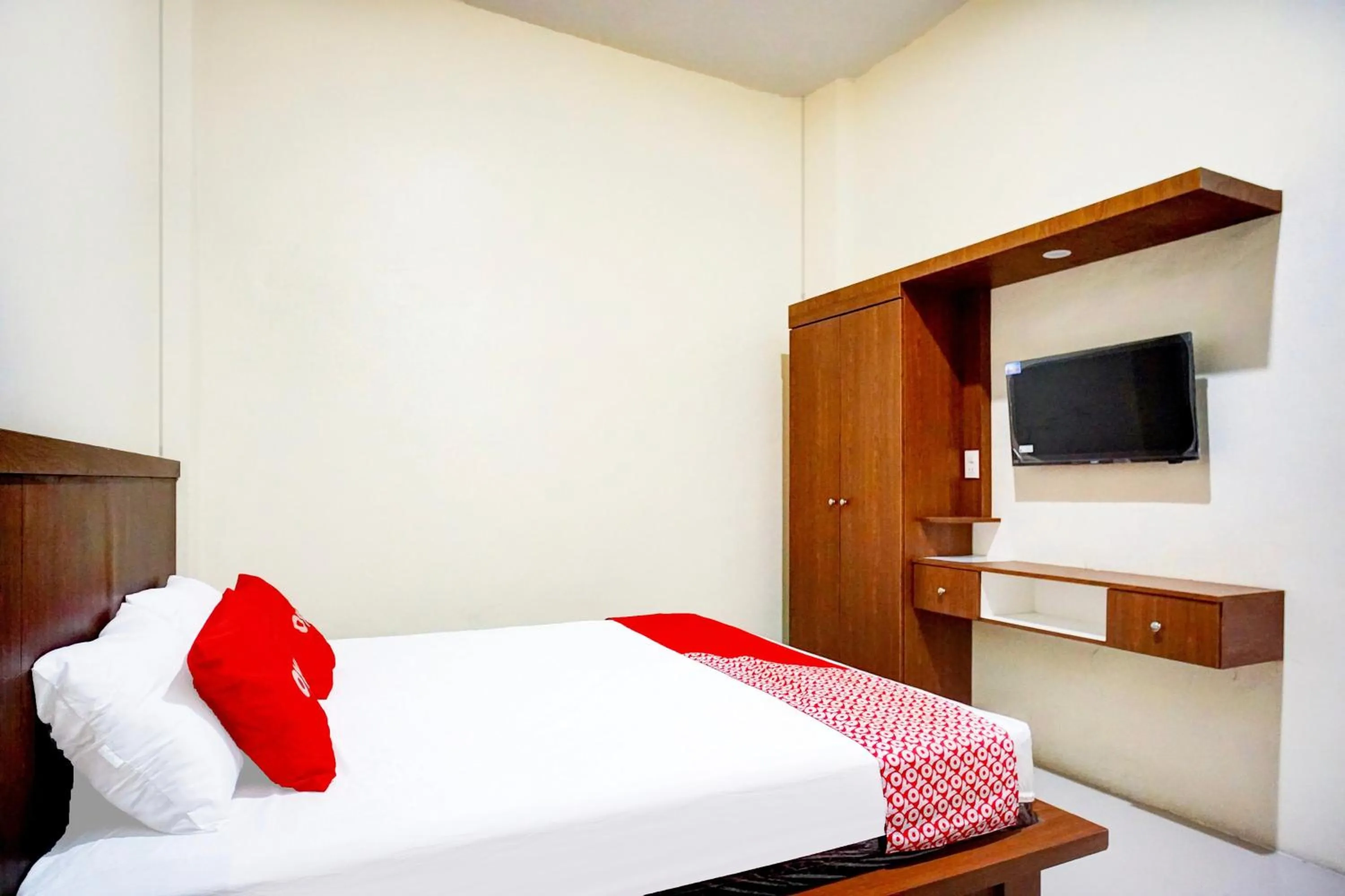 Bedroom, Bed in Hotel O P&g Guest House