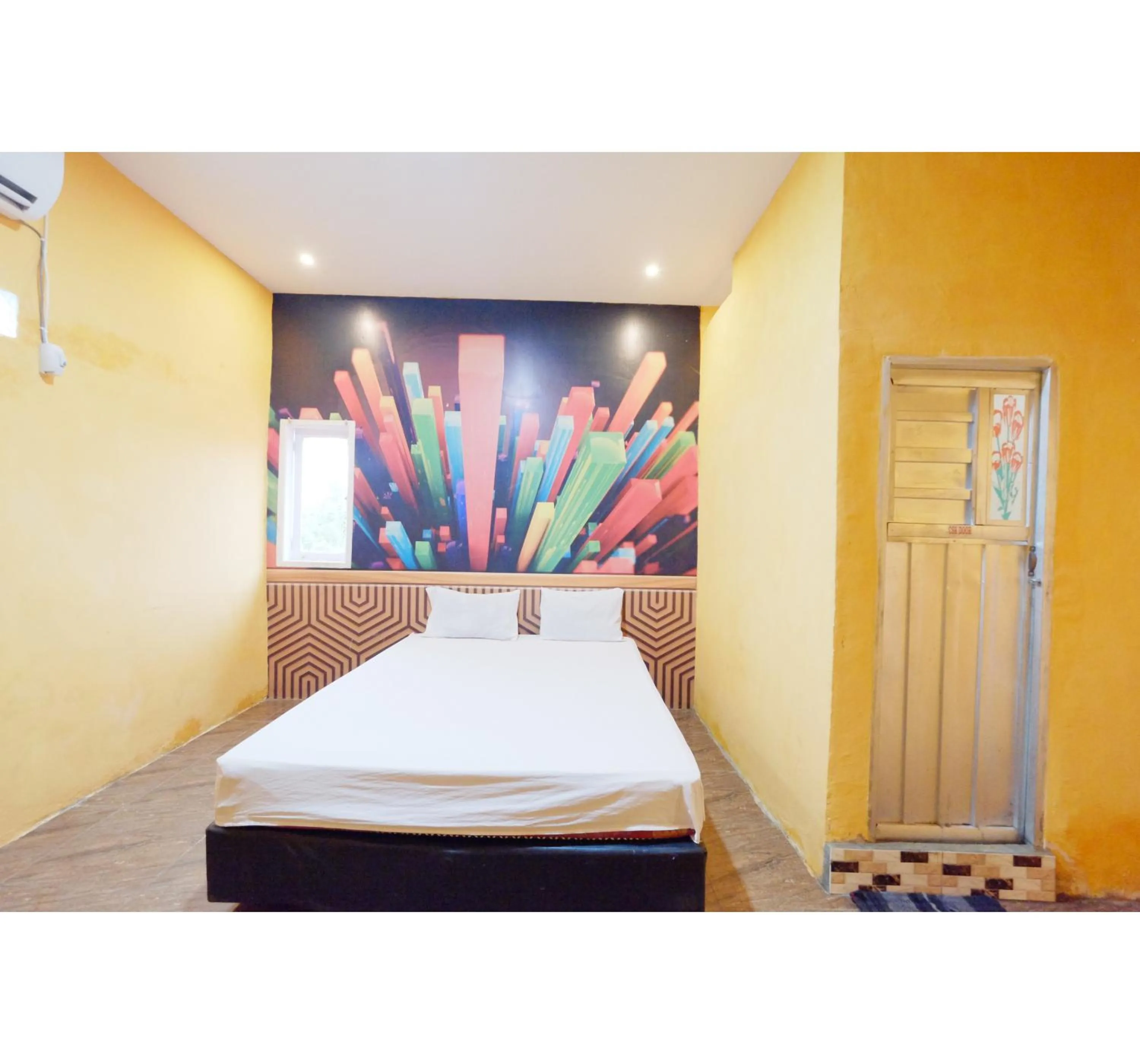 Bedroom, Bed in Hotel O Pondok Sahabat Vianty Near SDN Kampung Parang